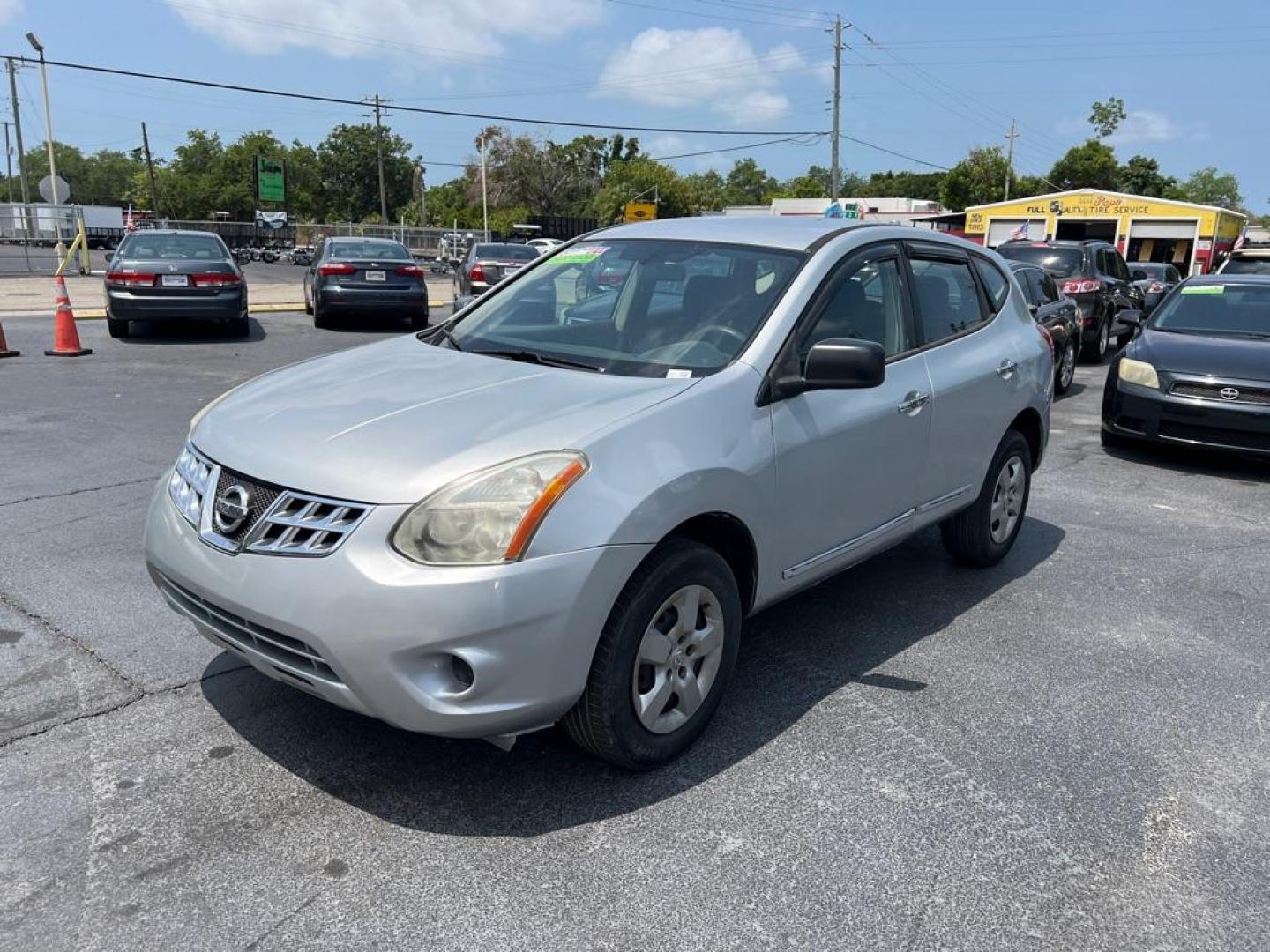 2014 SILVER NISSAN ROGUE SELECT S (JN8AS5MT1EW) with an 2.5L engine, Continuously Variable transmission, located at 2929 9th St. West, Bradenton, 34205, (941) 242-2810, 27.473591, -82.570679 - Photo#3