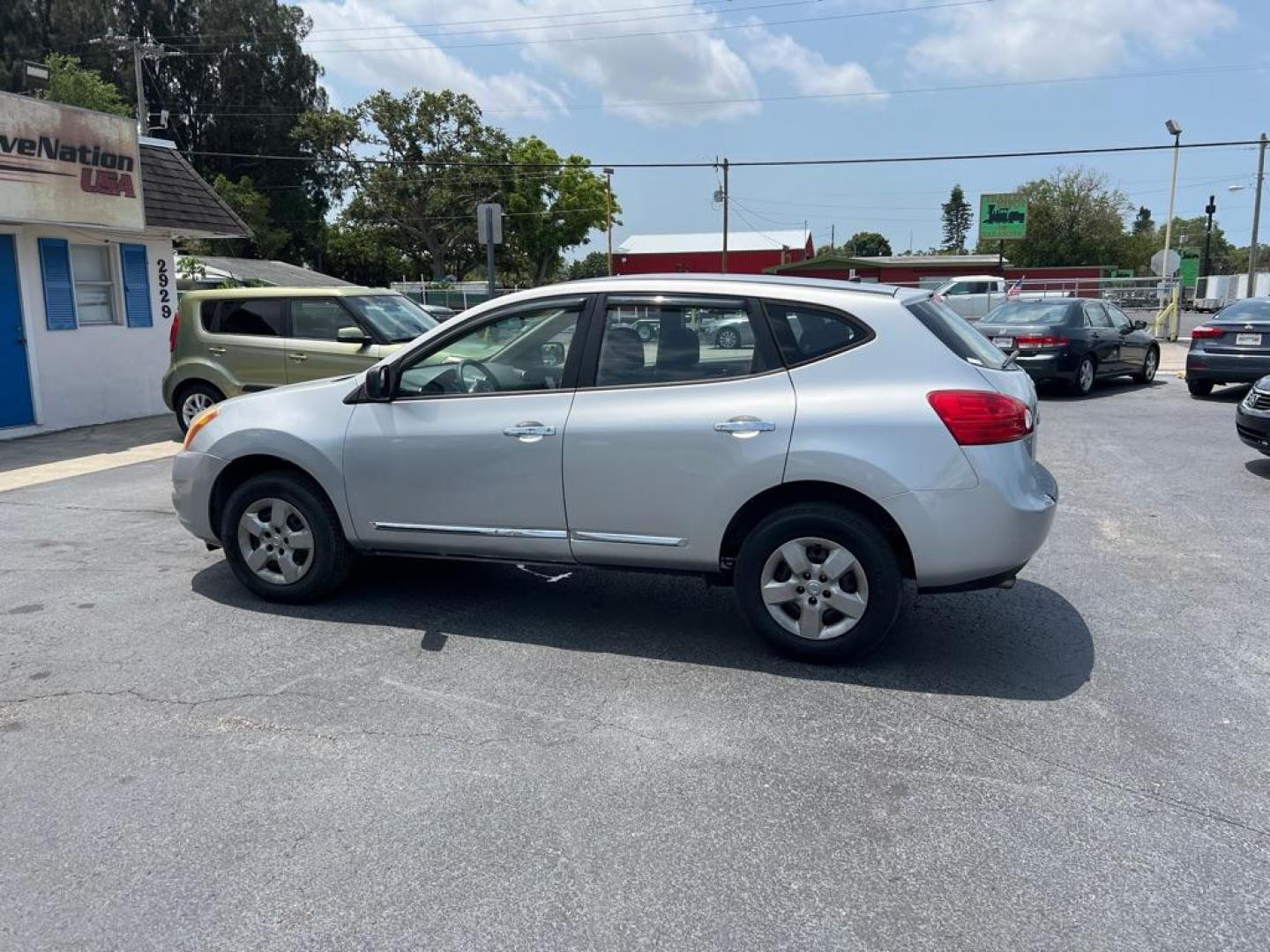 2014 SILVER NISSAN ROGUE SELECT S (JN8AS5MT1EW) with an 2.5L engine, Continuously Variable transmission, located at 2929 9th St. West, Bradenton, 34205, (941) 242-2810, 27.473591, -82.570679 - Photo#4