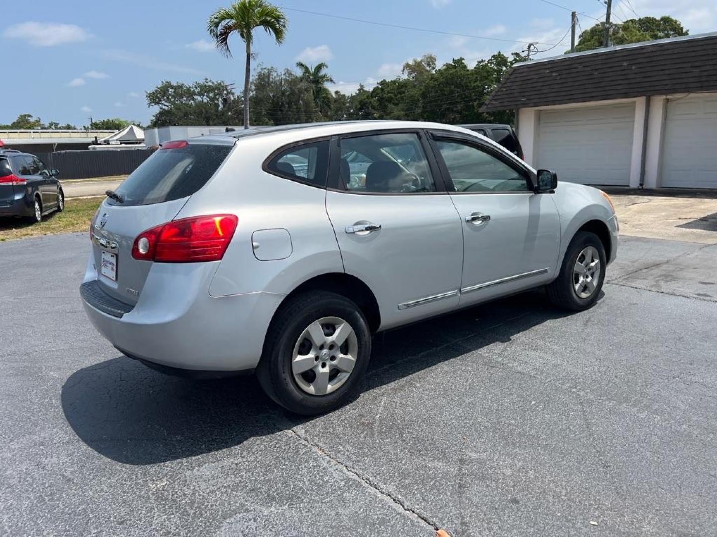 2014 SILVER NISSAN ROGUE SELECT S (JN8AS5MT1EW) with an 2.5L engine, Continuously Variable transmission, located at 2929 9th St. West, Bradenton, 34205, (941) 242-2810, 27.473591, -82.570679 - Photo#6