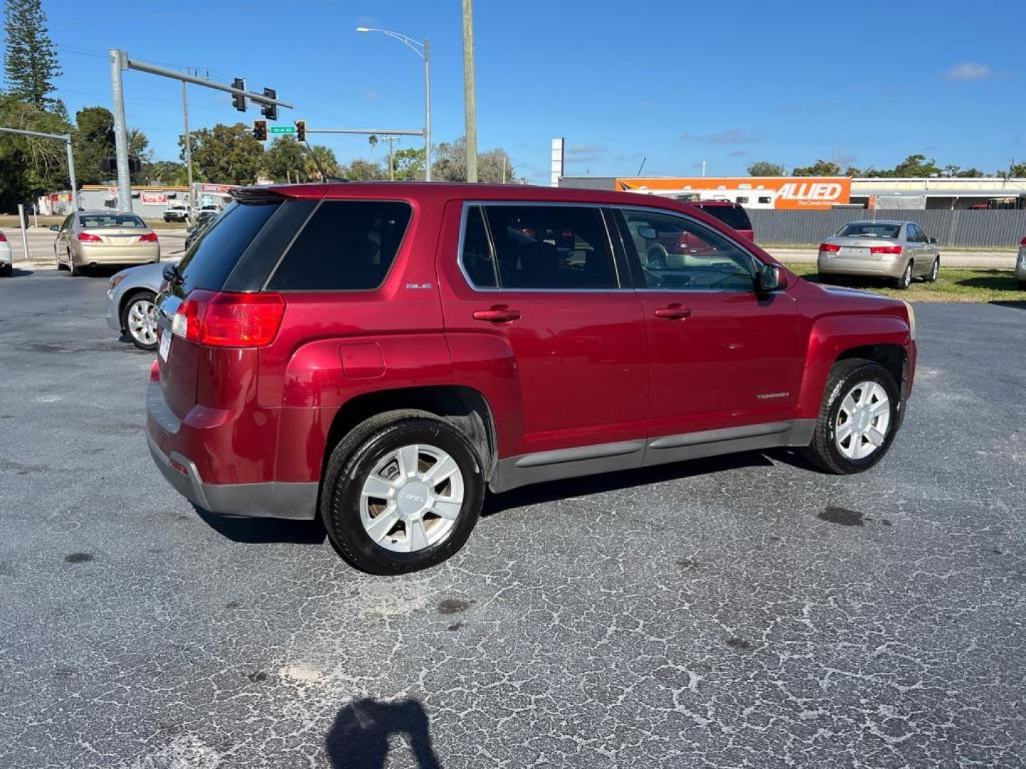 2012 RED GMC TERRAIN SLE (2GKALMEK1C6) with an 2.4L engine, Automatic transmission, located at 2929 9th St. West, Bradenton, 34205, (941) 242-2810, 27.473591, -82.570679 - Photo#6