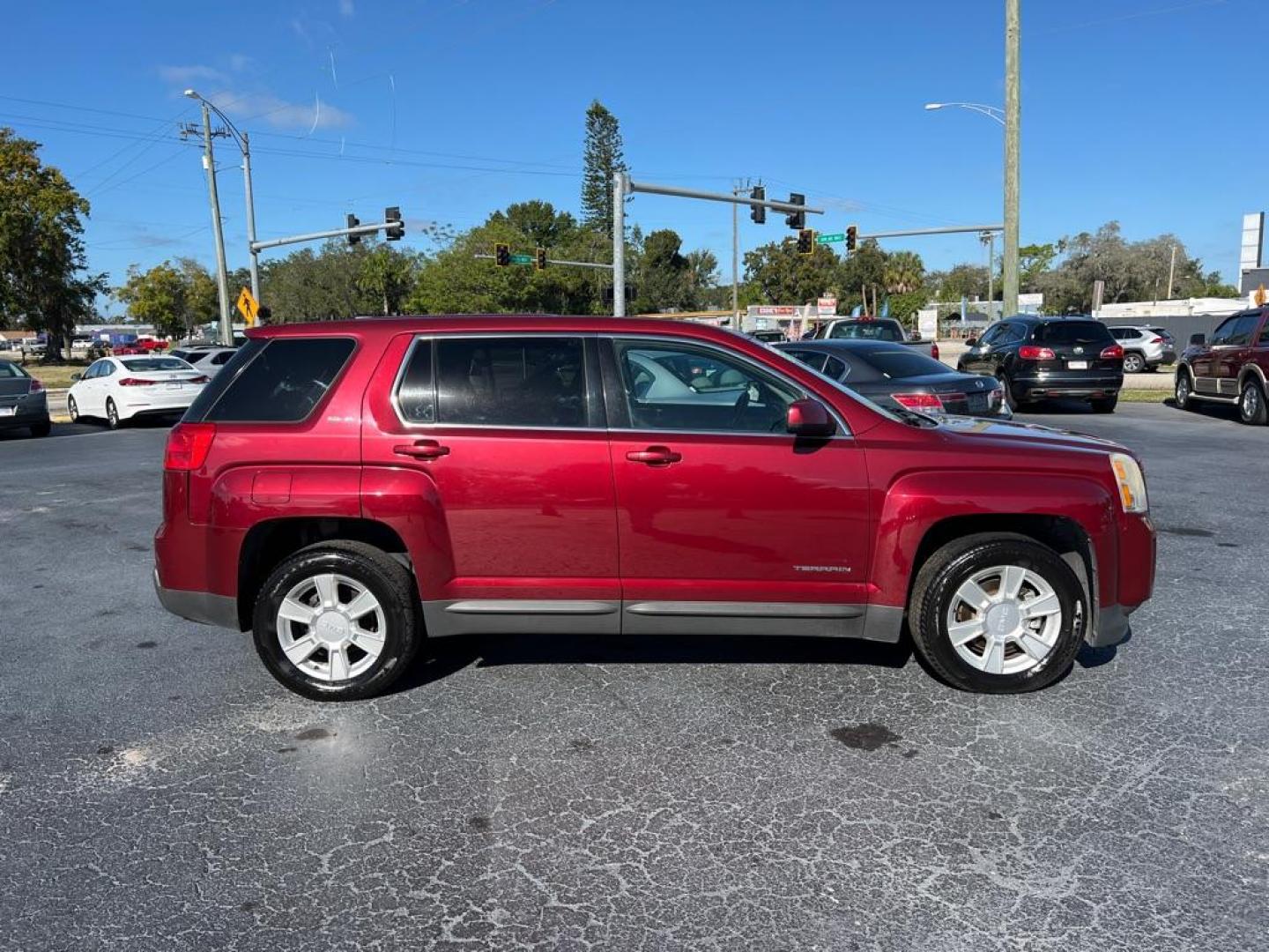 2012 RED GMC TERRAIN SLE (2GKALMEK1C6) with an 2.4L engine, Automatic transmission, located at 2929 9th St. West, Bradenton, 34205, (941) 242-2810, 27.473591, -82.570679 - Photo#7