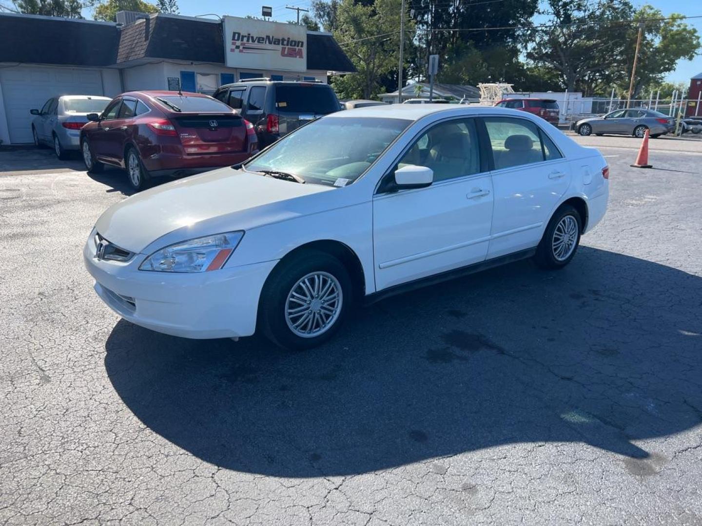 2005 WHITE HONDA ACCORD LX (1HGCM56405A) with an 2.4L engine, Automatic transmission, located at 2929 9th St. West, Bradenton, 34205, (941) 242-2810, 27.473591, -82.570679 - Photo#3