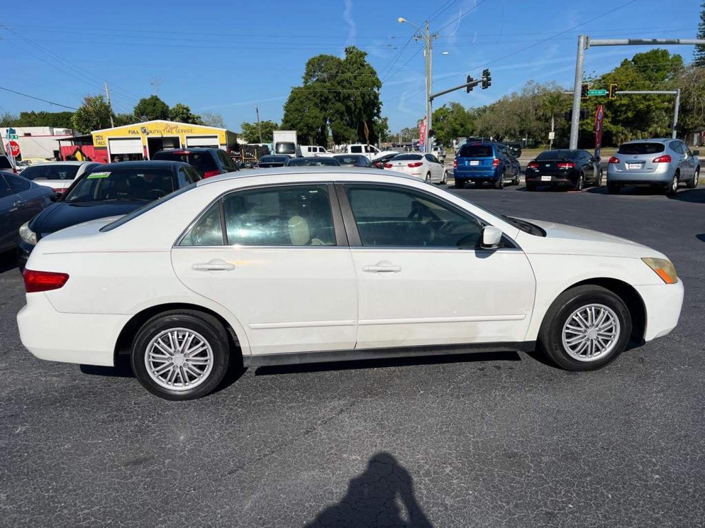 2005 WHITE HONDA ACCORD LX (1HGCM56405A) with an 2.4L engine, Automatic transmission, located at 2929 9th St. West, Bradenton, 34205, (941) 242-2810, 27.473591, -82.570679 - Photo#6