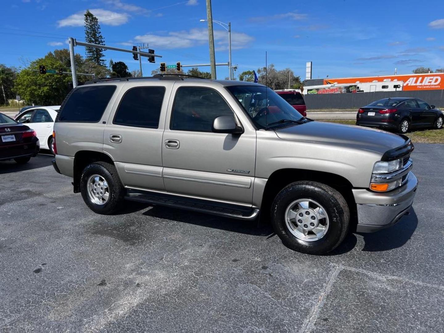 2000 TAN CHEVROLET TAHOE 1500 (1GNEK13T6YJ) with an 5.3L engine, Automatic transmission, located at 2929 9th St. West, Bradenton, 34205, (941) 242-2810, 27.473591, -82.570679 - Photo#0