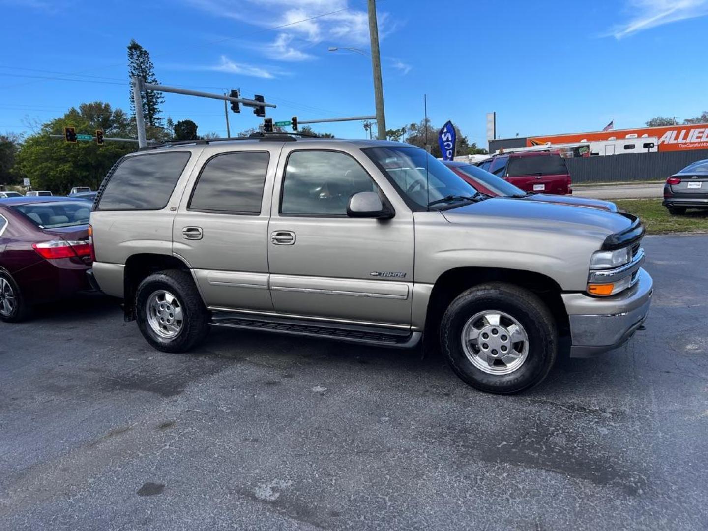 2000 TAN CHEVROLET TAHOE 1500 (1GNEK13T6YJ) with an 5.3L engine, Automatic transmission, located at 2929 9th St. West, Bradenton, 34205, (941) 242-2810, 27.473591, -82.570679 - Photo#1