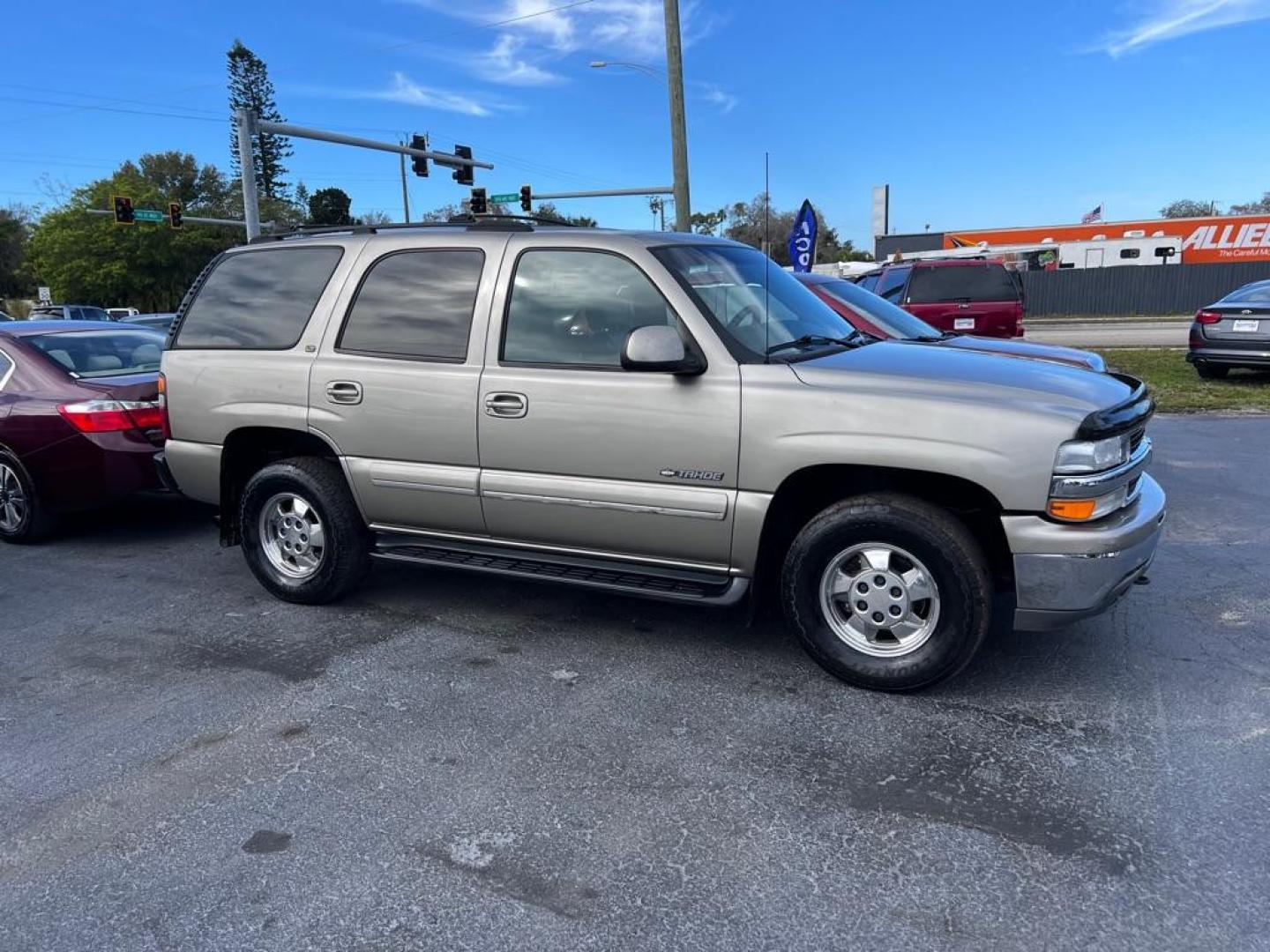 2000 TAN CHEVROLET TAHOE 1500 (1GNEK13T6YJ) with an 5.3L engine, Automatic transmission, located at 2929 9th St. West, Bradenton, 34205, (941) 242-2810, 27.473591, -82.570679 - Photo#2