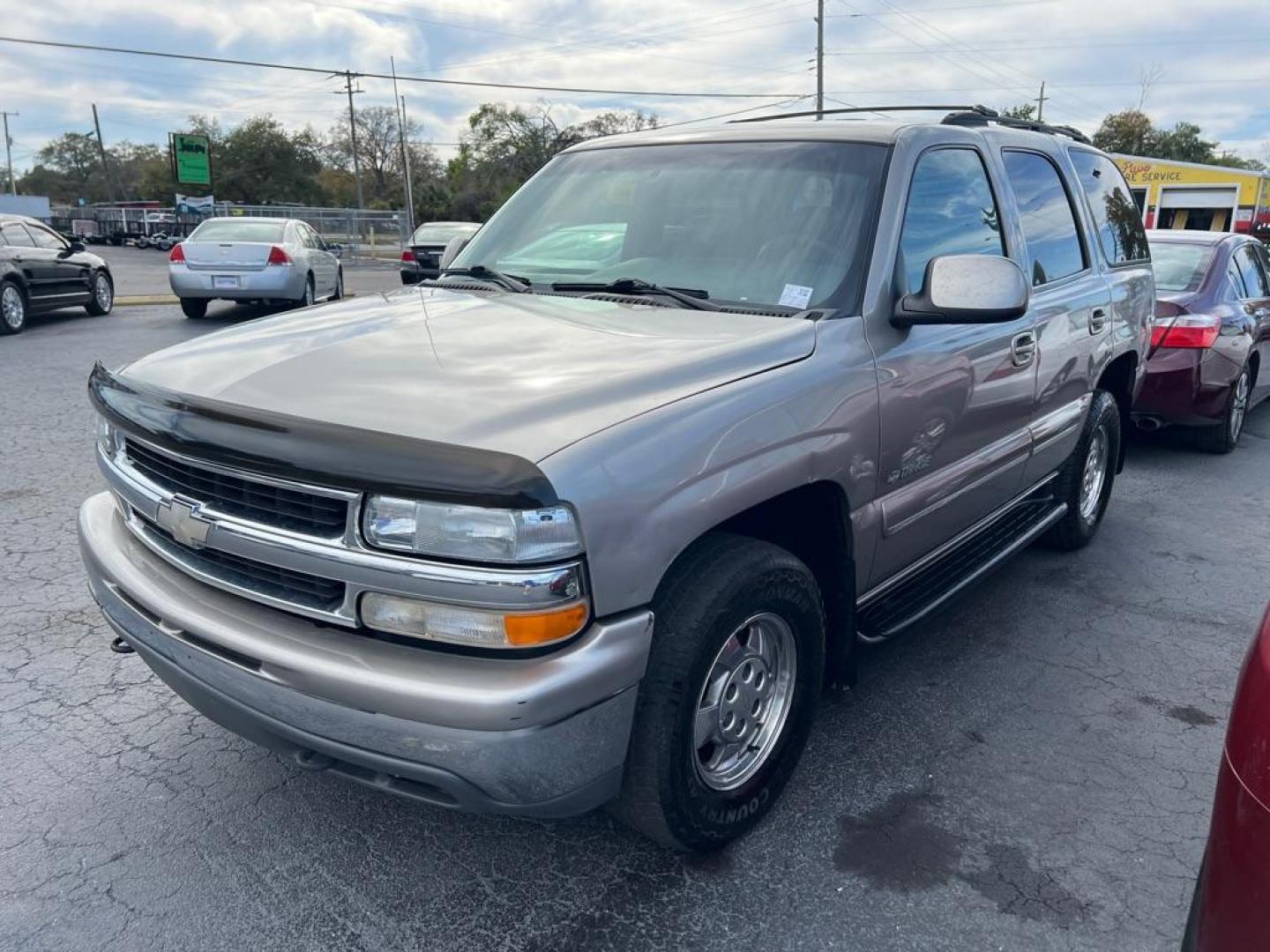 2000 TAN CHEVROLET TAHOE 1500 (1GNEK13T6YJ) with an 5.3L engine, Automatic transmission, located at 2929 9th St. West, Bradenton, 34205, (941) 242-2810, 27.473591, -82.570679 - Photo#4