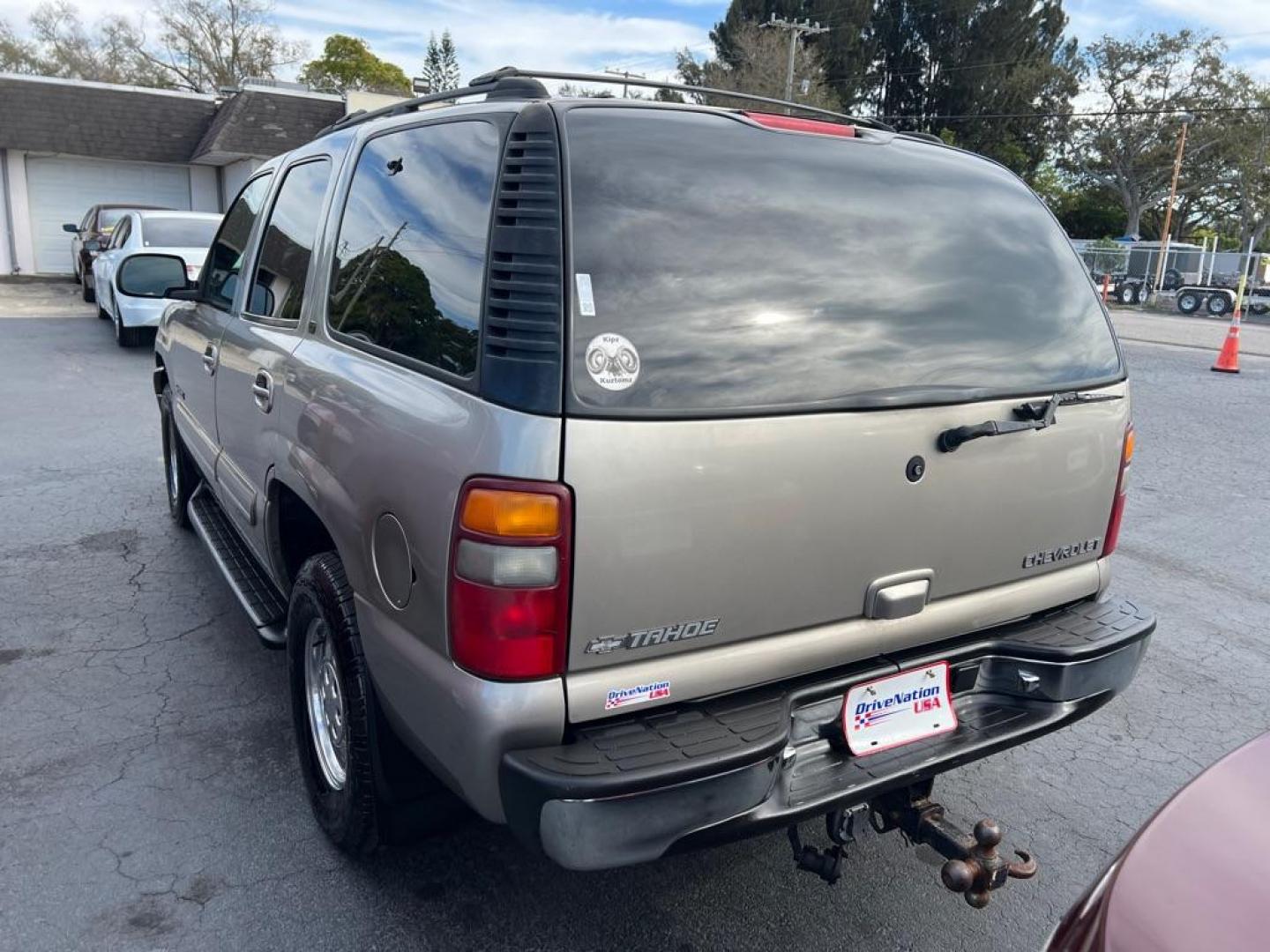 2000 TAN CHEVROLET TAHOE 1500 (1GNEK13T6YJ) with an 5.3L engine, Automatic transmission, located at 2929 9th St. West, Bradenton, 34205, (941) 242-2810, 27.473591, -82.570679 - Photo#5