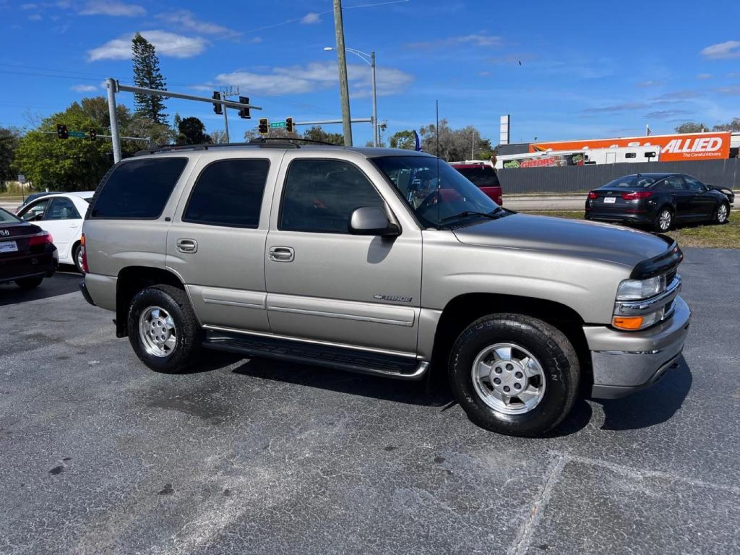 2000 TAN CHEVROLET TAHOE 1500 (1GNEK13T6YJ) with an 5.3L engine, Automatic transmission, located at 2929 9th St. West, Bradenton, 34205, (941) 242-2810, 27.473591, -82.570679 - Photo#7