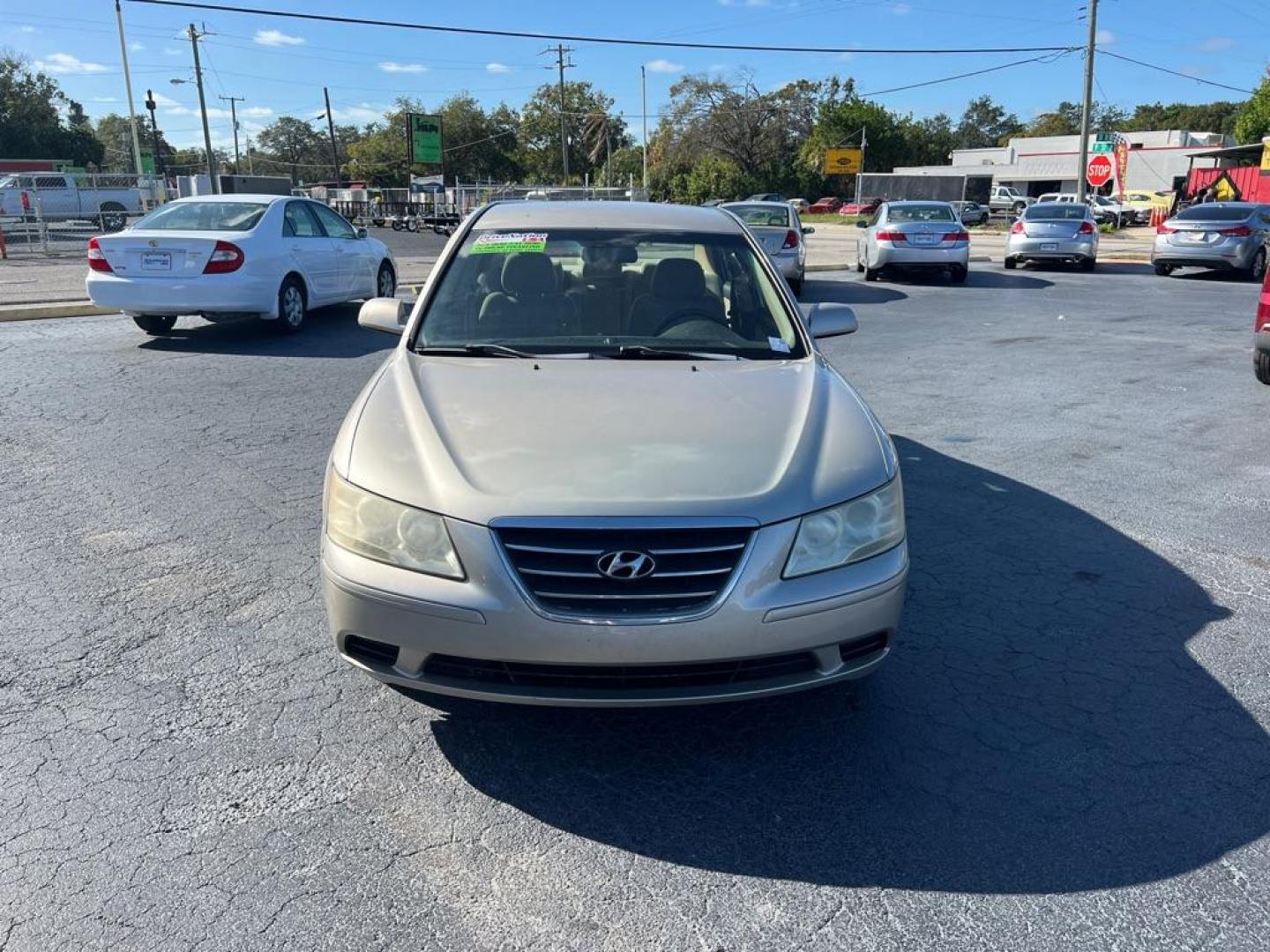 2009 TAN HYUNDAI SONATA GLS (5NPET46C89H) with an 2.4L engine, Automatic transmission, located at 2929 9th St. West, Bradenton, 34205, (941) 242-2810, 27.473591, -82.570679 - Photo#2