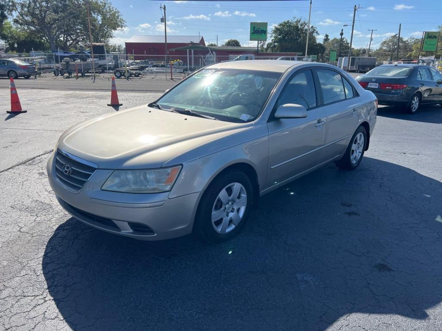 2009 TAN HYUNDAI SONATA GLS (5NPET46C89H) with an 2.4L engine, Automatic transmission, located at 2929 9th St. West, Bradenton, 34205, (941) 242-2810, 27.473591, -82.570679 - Photo#3