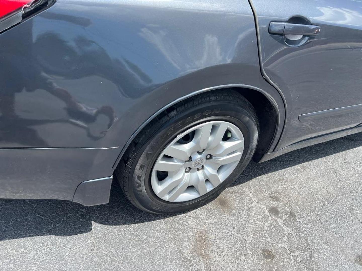 2012 GRAY NISSAN ALTIMA BASE (1N4AL2AP8CC) with an 2.5L engine, Continuously Variable transmission, located at 2929 9th St. West, Bradenton, 34205, (941) 242-2810, 27.473591, -82.570679 - Photo#9