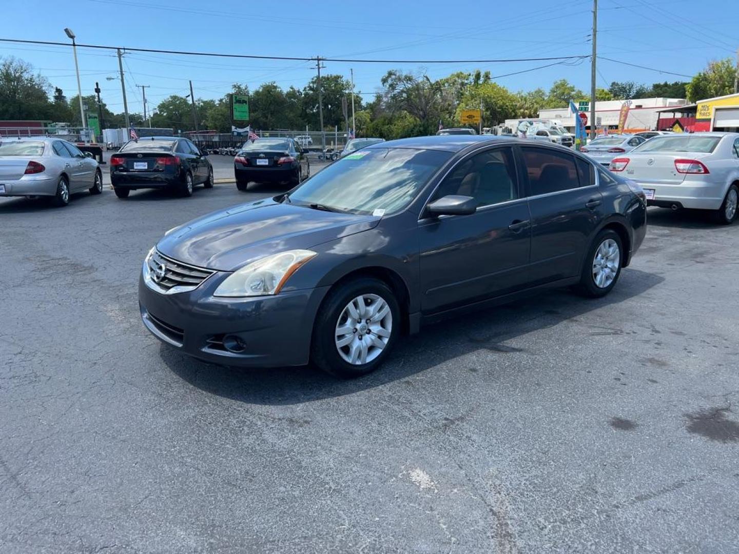 2012 GRAY NISSAN ALTIMA BASE (1N4AL2AP8CC) with an 2.5L engine, Continuously Variable transmission, located at 2929 9th St. West, Bradenton, 34205, (941) 242-2810, 27.473591, -82.570679 - Photo#4