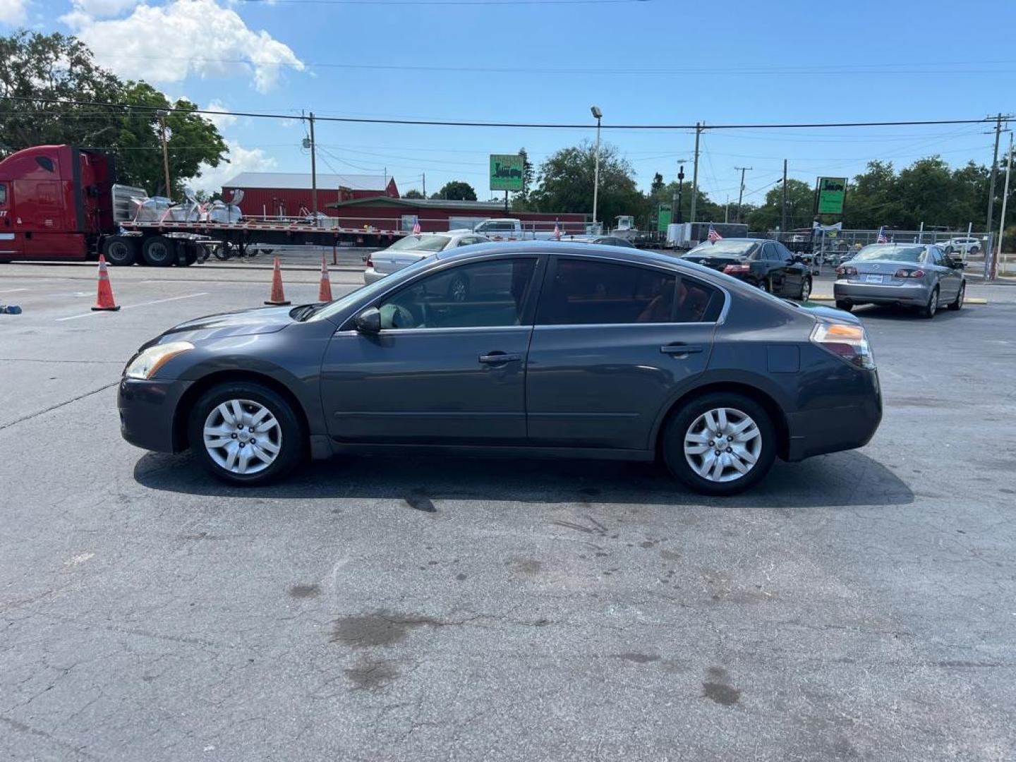 2012 GRAY NISSAN ALTIMA BASE (1N4AL2AP8CC) with an 2.5L engine, Continuously Variable transmission, located at 2929 9th St. West, Bradenton, 34205, (941) 242-2810, 27.473591, -82.570679 - Photo#5