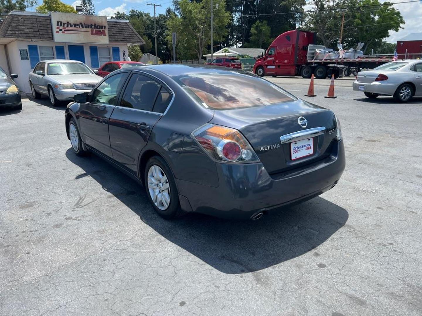 2012 GRAY NISSAN ALTIMA BASE (1N4AL2AP8CC) with an 2.5L engine, Continuously Variable transmission, located at 2929 9th St. West, Bradenton, 34205, (941) 242-2810, 27.473591, -82.570679 - Photo#6