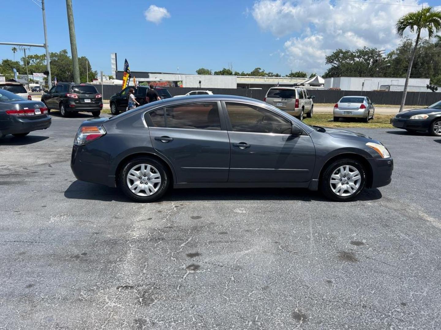 2012 GRAY NISSAN ALTIMA BASE (1N4AL2AP8CC) with an 2.5L engine, Continuously Variable transmission, located at 2929 9th St. West, Bradenton, 34205, (941) 242-2810, 27.473591, -82.570679 - Photo#8