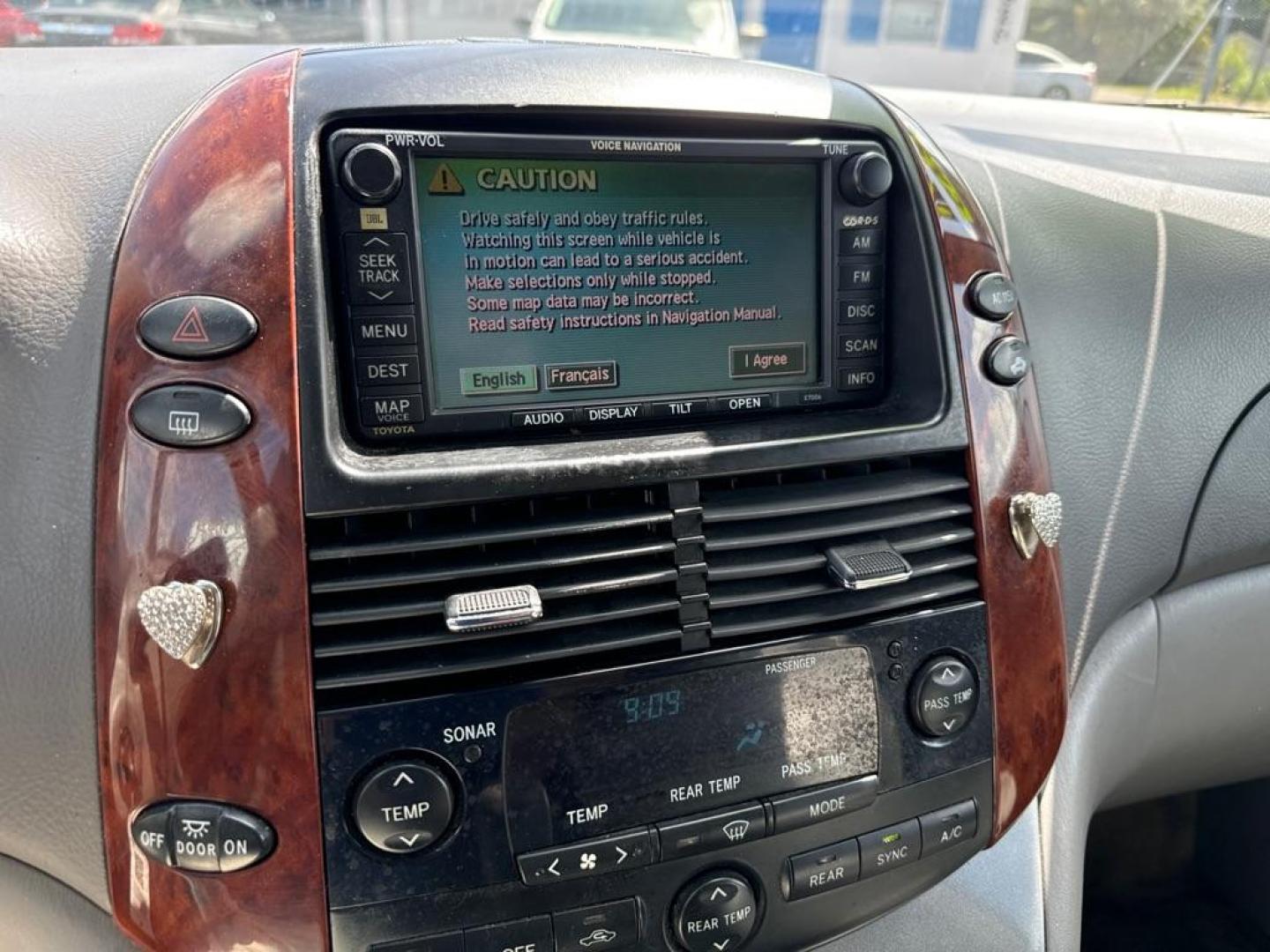 2005 WHITE TOYOTA SIENNA XLE (5TDZA22C45S) with an 3.3L engine, Automatic transmission, located at 2929 9th St. West, Bradenton, 34205, (941) 242-2810, 27.473591, -82.570679 - Thanks for inquring into DriveNation USA! All vehicles listed can be viewed at www.drivenationusa.com for vehicle history reports and additonal info. We cannot quote any terms such as down payments or monthly payments without an application. You can apply directly at www.drivenationusa.com or by con - Photo#12