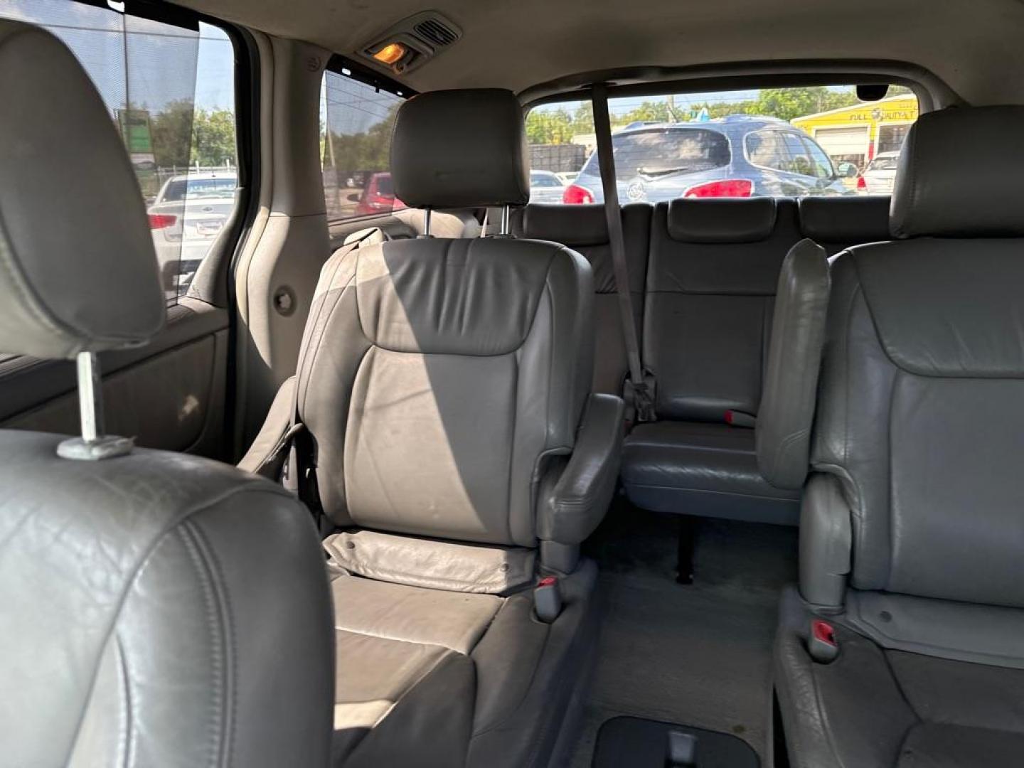 2005 WHITE TOYOTA SIENNA XLE (5TDZA22C45S) with an 3.3L engine, Automatic transmission, located at 2929 9th St. West, Bradenton, 34205, (941) 242-2810, 27.473591, -82.570679 - Thanks for inquring into DriveNation USA! All vehicles listed can be viewed at www.drivenationusa.com for vehicle history reports and additonal info. We cannot quote any terms such as down payments or monthly payments without an application. You can apply directly at www.drivenationusa.com or by con - Photo#14