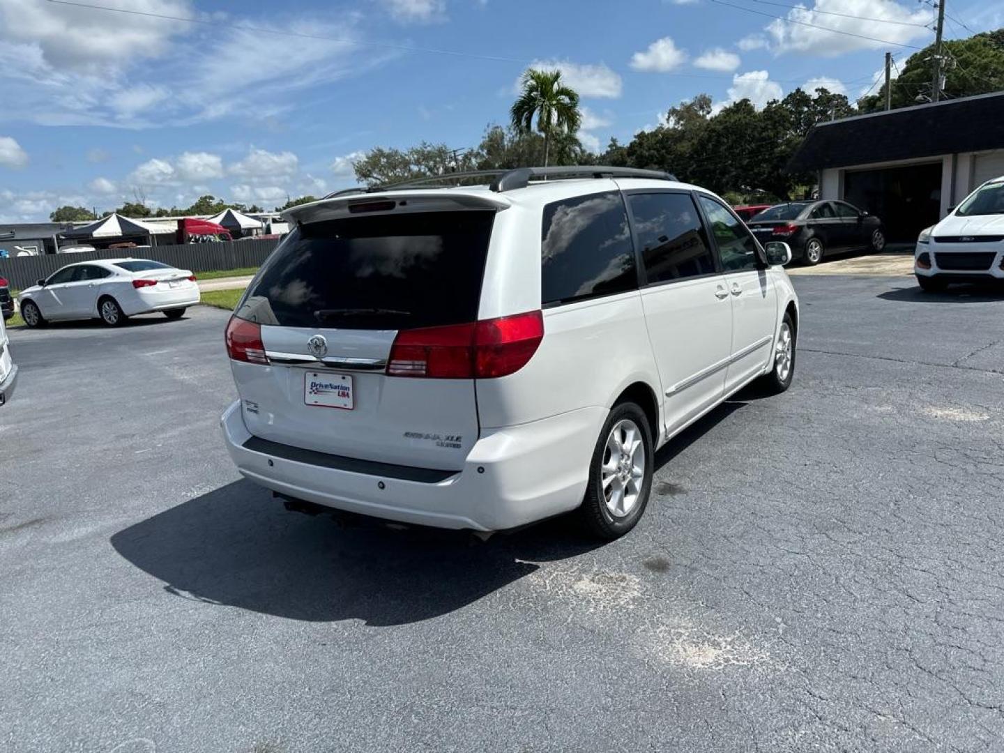 2005 WHITE TOYOTA SIENNA XLE (5TDZA22C45S) with an 3.3L engine, Automatic transmission, located at 2929 9th St. West, Bradenton, 34205, (941) 242-2810, 27.473591, -82.570679 - Thanks for inquring into DriveNation USA! All vehicles listed can be viewed at www.drivenationusa.com for vehicle history reports and additonal info. We cannot quote any terms such as down payments or monthly payments without an application. You can apply directly at www.drivenationusa.com or by con - Photo#6