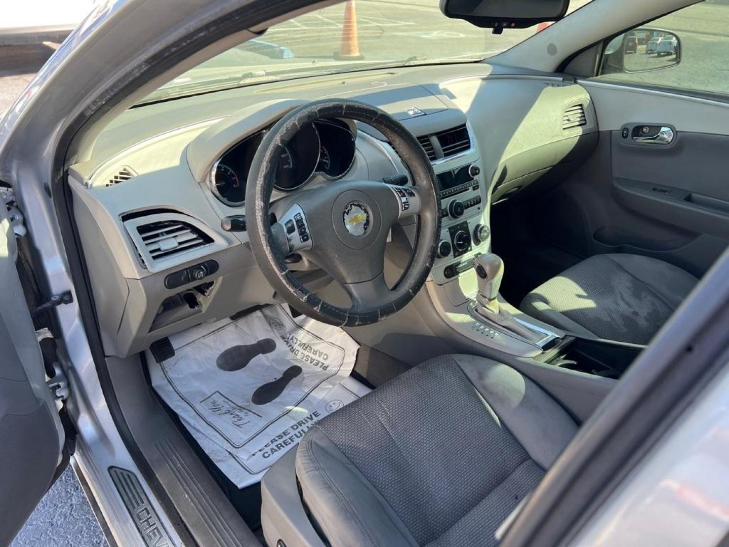 2011 SILVER CHEVROLET MALIBU 1LT (1G1ZC5E18BF) with an 2.4L engine, Automatic transmission, located at 2929 9th St. West, Bradenton, 34205, (941) 242-2810, 27.473591, -82.570679 - Photo#9