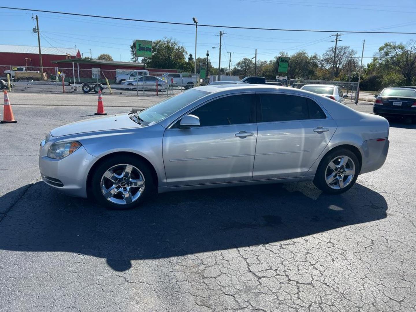 2011 SILVER CHEVROLET MALIBU 1LT (1G1ZC5E18BF) with an 2.4L engine, Automatic transmission, located at 2929 9th St. West, Bradenton, 34205, (941) 242-2810, 27.473591, -82.570679 - Photo#4