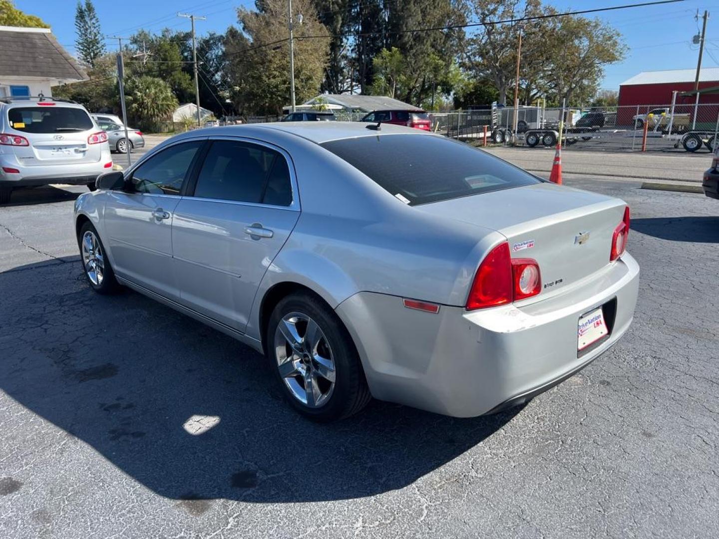 2011 SILVER CHEVROLET MALIBU 1LT (1G1ZC5E18BF) with an 2.4L engine, Automatic transmission, located at 2929 9th St. West, Bradenton, 34205, (941) 242-2810, 27.473591, -82.570679 - Photo#5