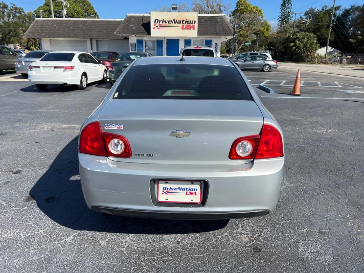 2011 SILVER CHEVROLET MALIBU 1LT (1G1ZC5E18BF) with an 2.4L engine, Automatic transmission, located at 2929 9th St. West, Bradenton, 34205, (941) 242-2810, 27.473591, -82.570679 - Photo#6