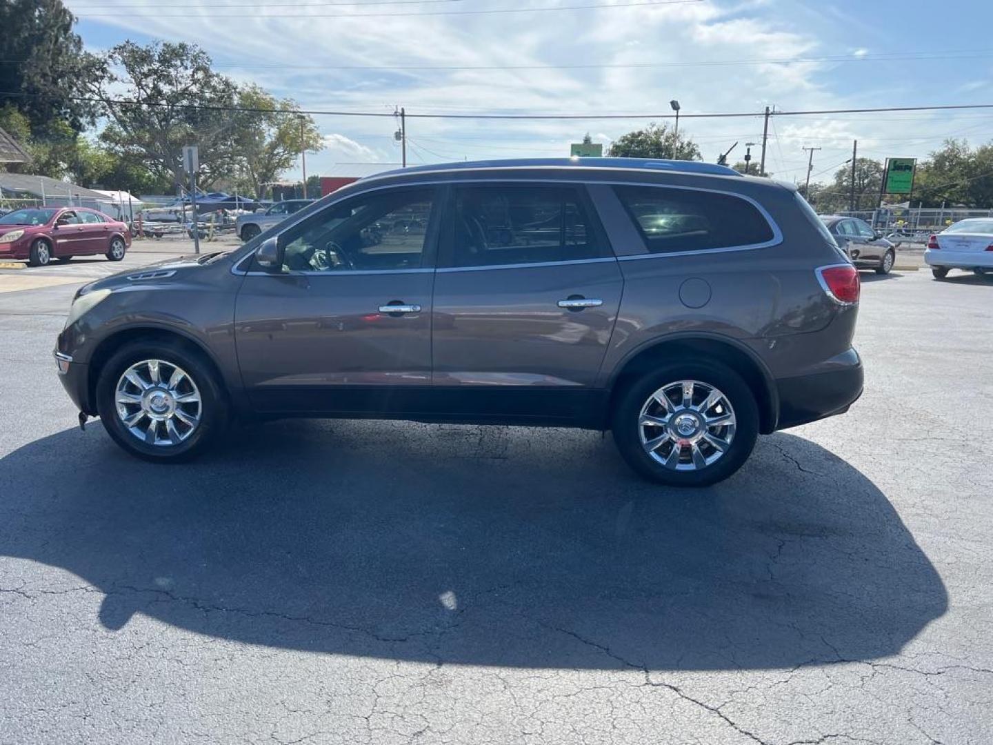 2012 BROWN BUICK ENCLAVE (5GAKRCED0CJ) with an 3.6L engine, Automatic transmission, located at 2929 9th St. West, Bradenton, 34205, (941) 242-2810, 27.473591, -82.570679 - Photo#4