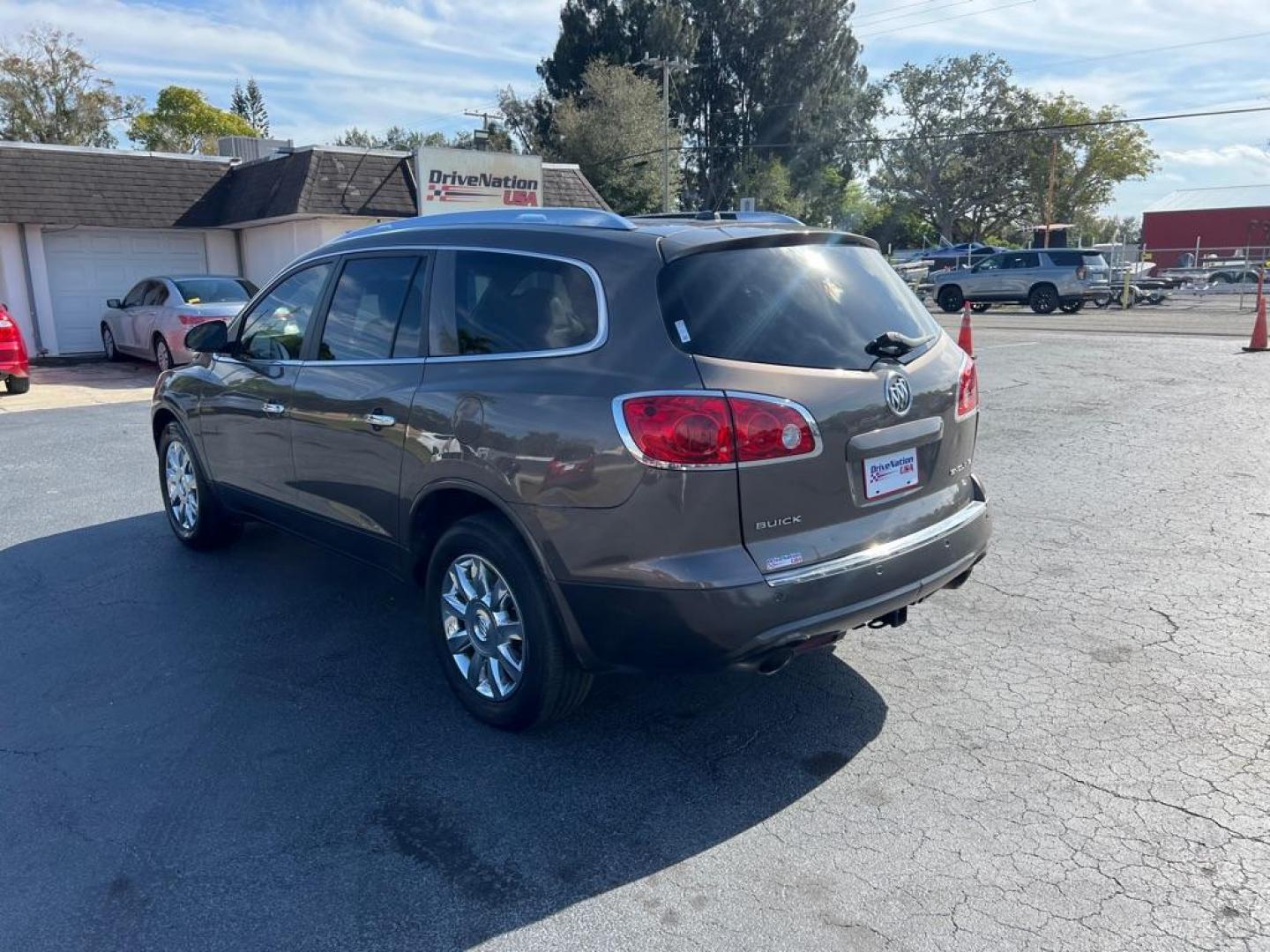 2012 BROWN BUICK ENCLAVE (5GAKRCED0CJ) with an 3.6L engine, Automatic transmission, located at 2929 9th St. West, Bradenton, 34205, (941) 242-2810, 27.473591, -82.570679 - Photo#5