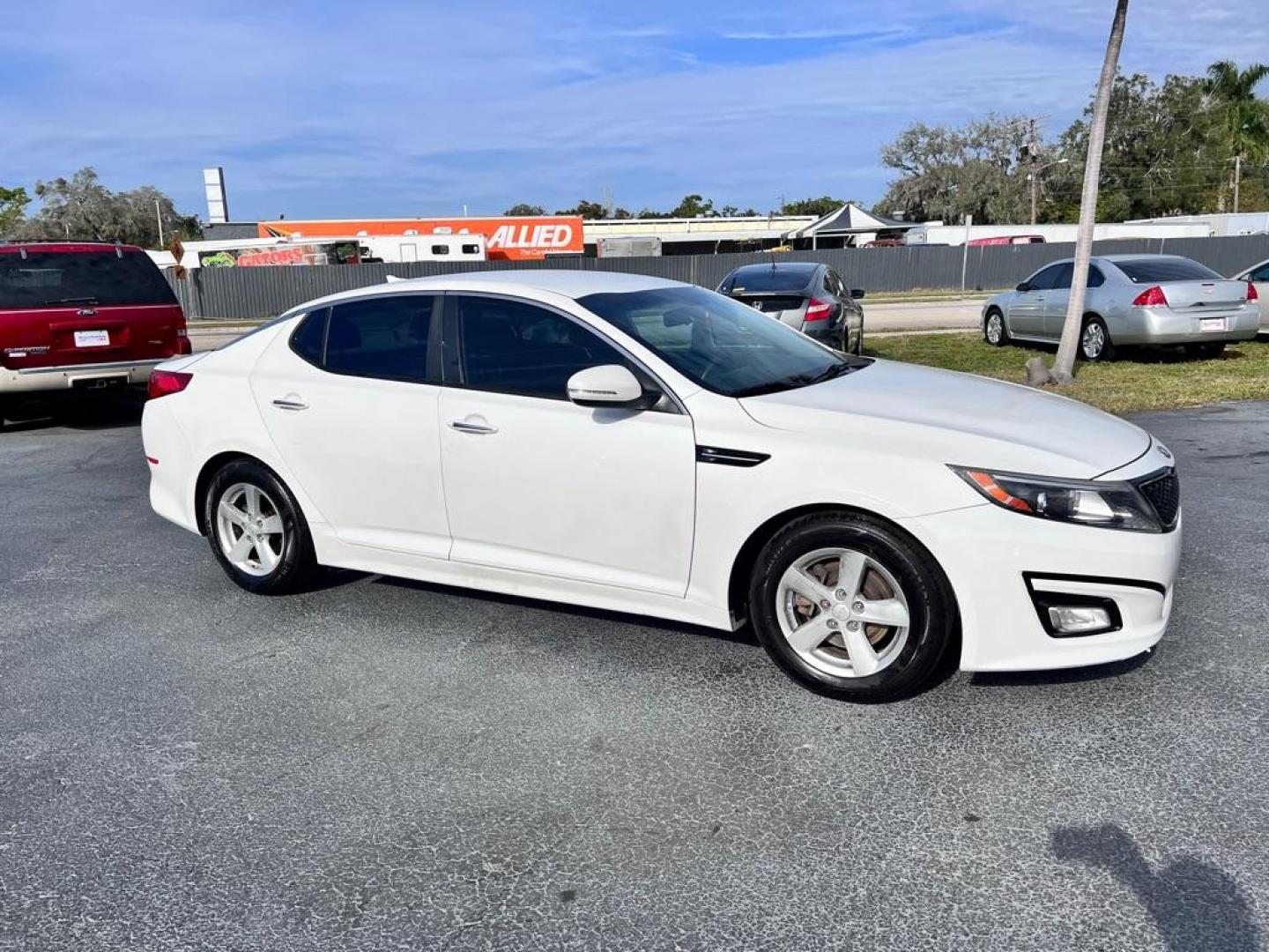 2015 WHITE KIA OPTIMA LX (KNAGM4A79F5) with an 2.4L engine, Automatic transmission, located at 2929 9th St. West, Bradenton, 34205, (941) 242-2810, 27.473591, -82.570679 - Photo#0