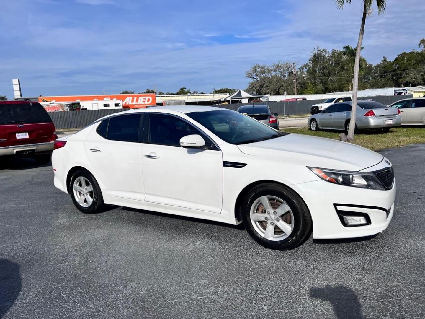 2015 WHITE KIA OPTIMA LX (KNAGM4A79F5) with an 2.4L engine, Automatic transmission, located at 2929 9th St. West, Bradenton, 34205, (941) 242-2810, 27.473591, -82.570679 - Photo#1