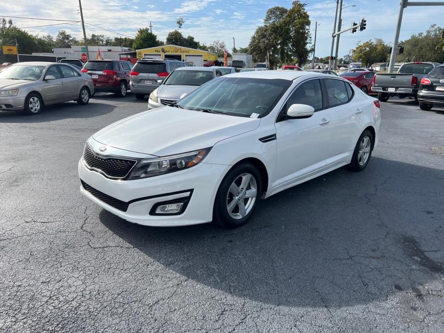 2015 WHITE KIA OPTIMA LX (KNAGM4A79F5) with an 2.4L engine, Automatic transmission, located at 2929 9th St. West, Bradenton, 34205, (941) 242-2810, 27.473591, -82.570679 - Photo#5