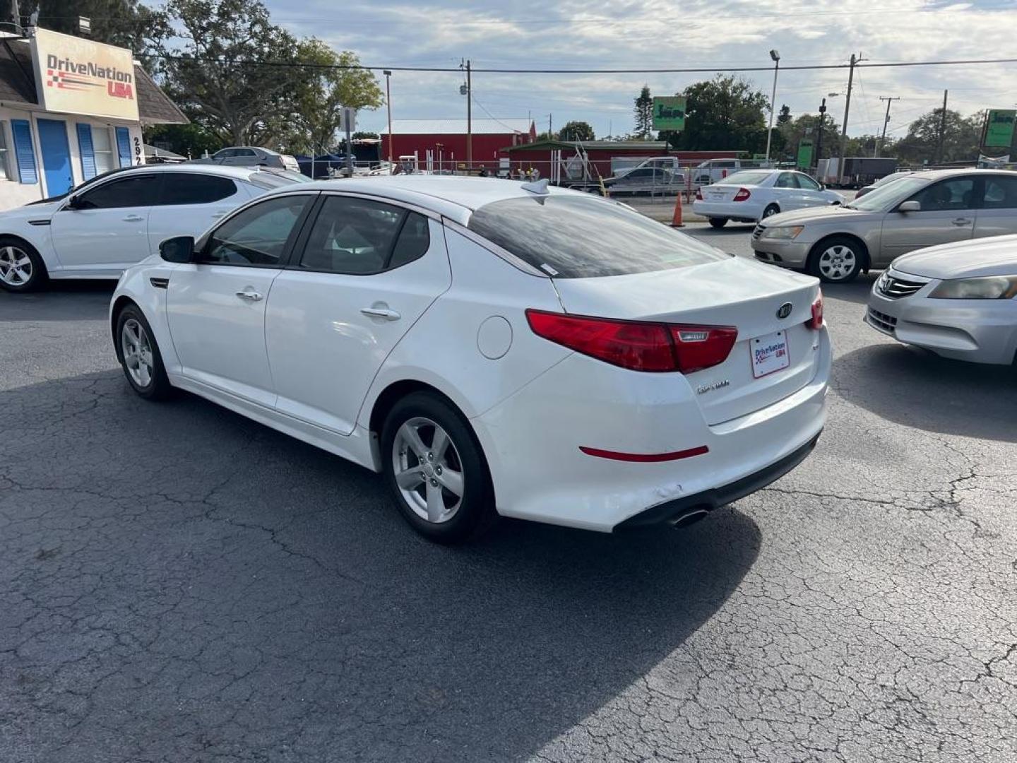 2015 WHITE KIA OPTIMA LX (KNAGM4A79F5) with an 2.4L engine, Automatic transmission, located at 2929 9th St. West, Bradenton, 34205, (941) 242-2810, 27.473591, -82.570679 - Photo#7