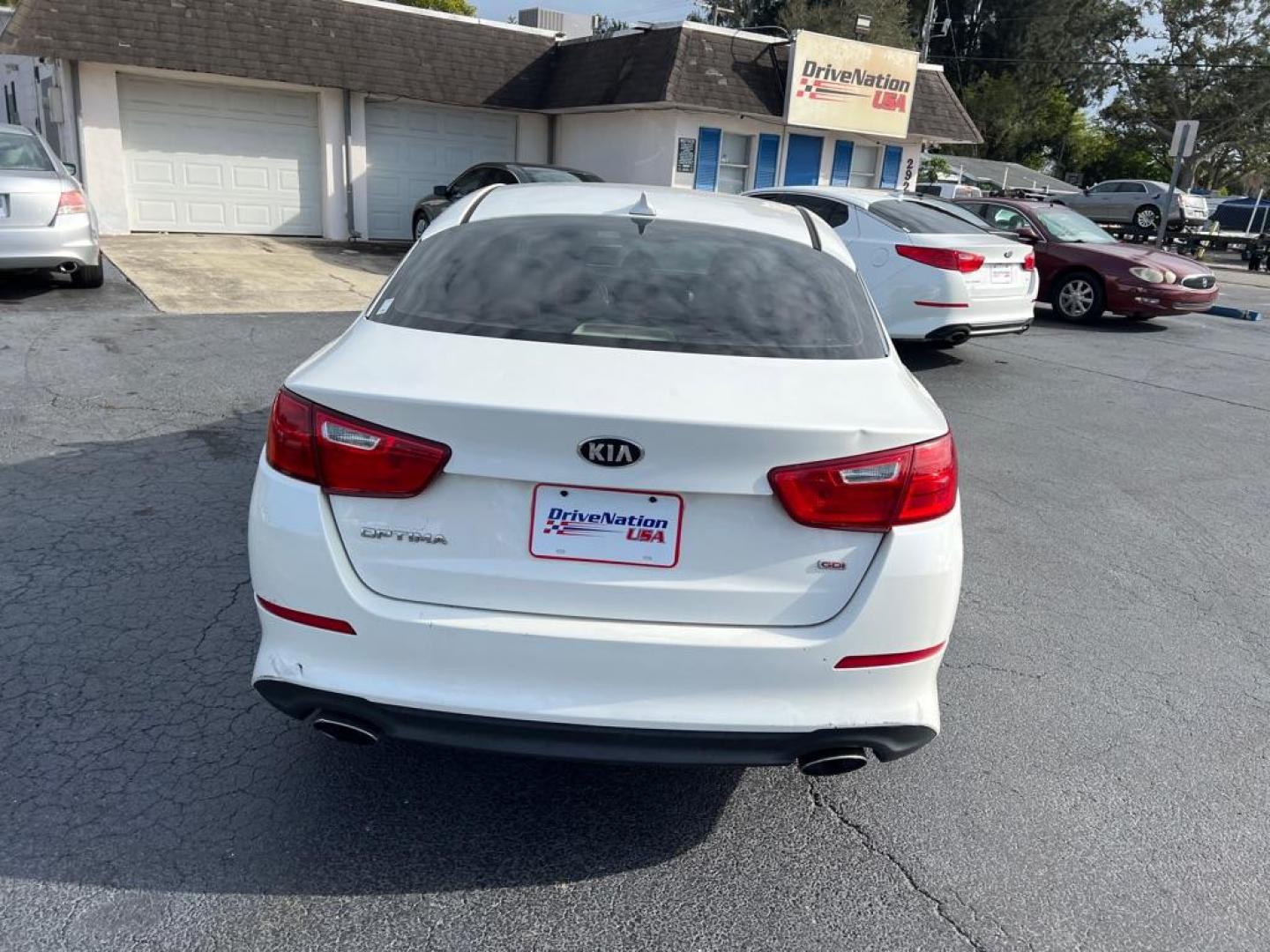 2015 WHITE KIA OPTIMA LX (KNAGM4A79F5) with an 2.4L engine, Automatic transmission, located at 2929 9th St. West, Bradenton, 34205, (941) 242-2810, 27.473591, -82.570679 - Photo#8