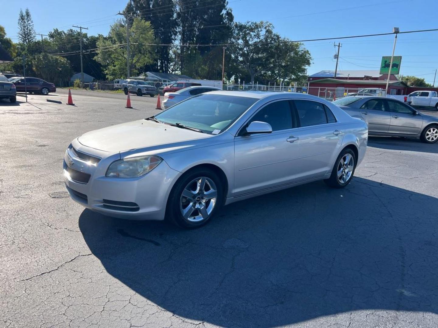 2010 SILVER CHEVROLET MALIBU 1LT (1G1ZC5EB2AF) with an 2.4L engine, Automatic transmission, located at 2929 9th St. West, Bradenton, 34205, (941) 242-2810, 27.473591, -82.570679 - Photo#3