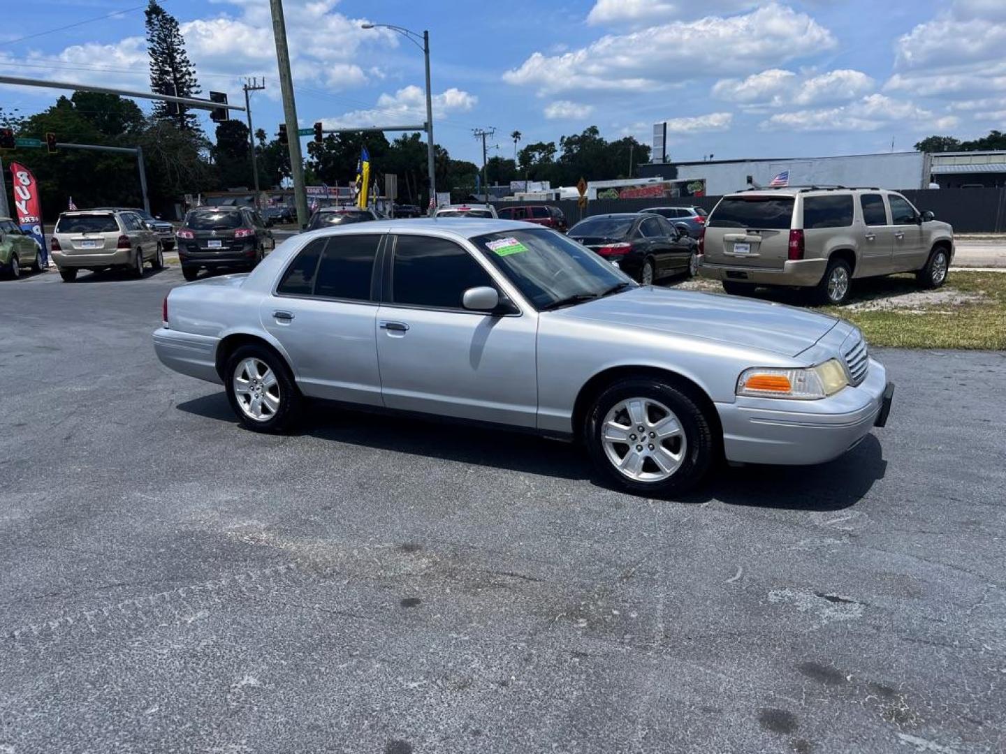 2003 SILVER FORD CROWN VICTORIA LX (2FAFP74W43X) with an 4.6L engine, Automatic transmission, located at 2929 9th St. West, Bradenton, 34205, (941) 242-2810, 27.473591, -82.570679 - Photo#0