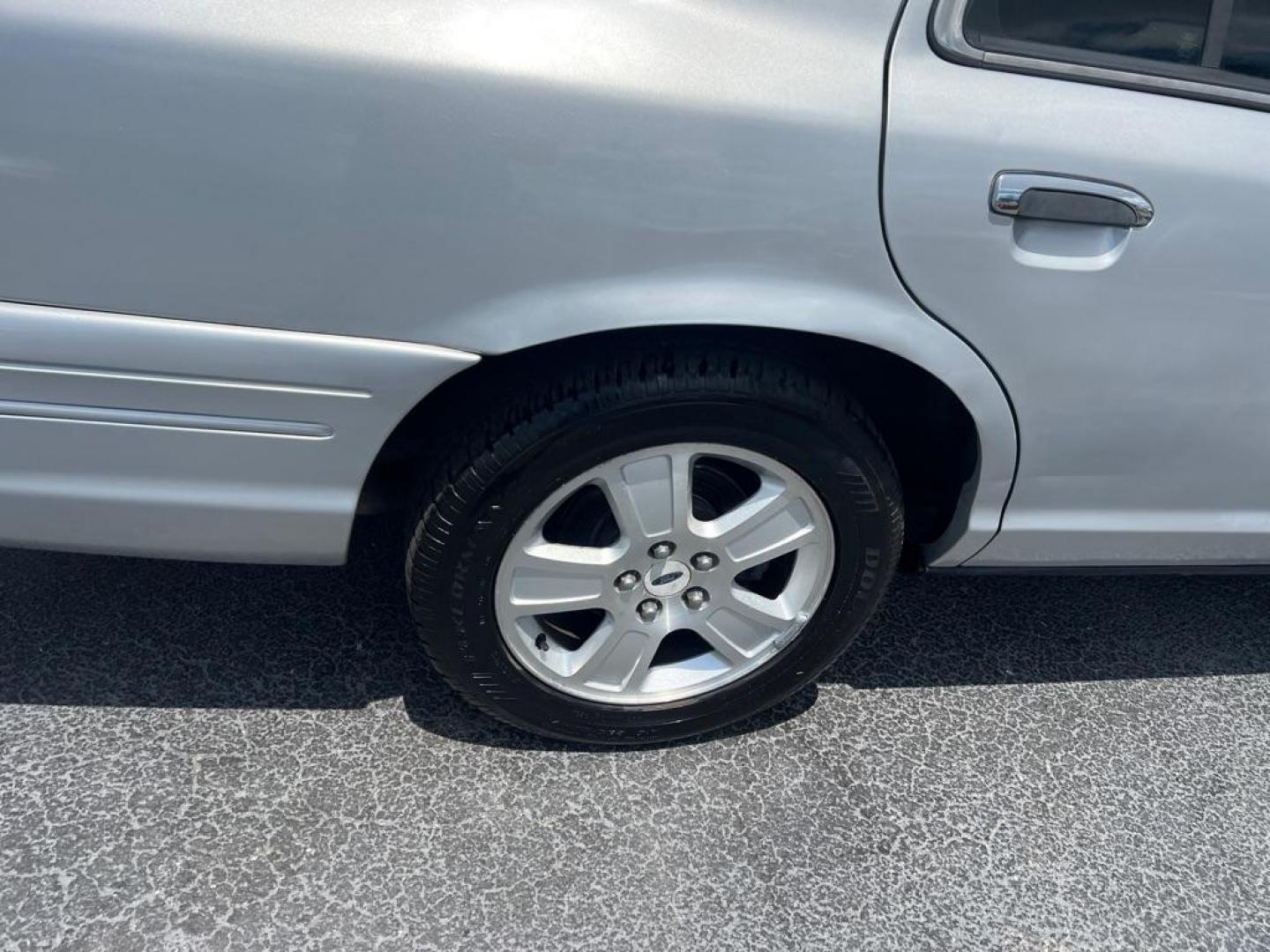 2003 SILVER FORD CROWN VICTORIA LX (2FAFP74W43X) with an 4.6L engine, Automatic transmission, located at 2929 9th St. West, Bradenton, 34205, (941) 242-2810, 27.473591, -82.570679 - Photo#9