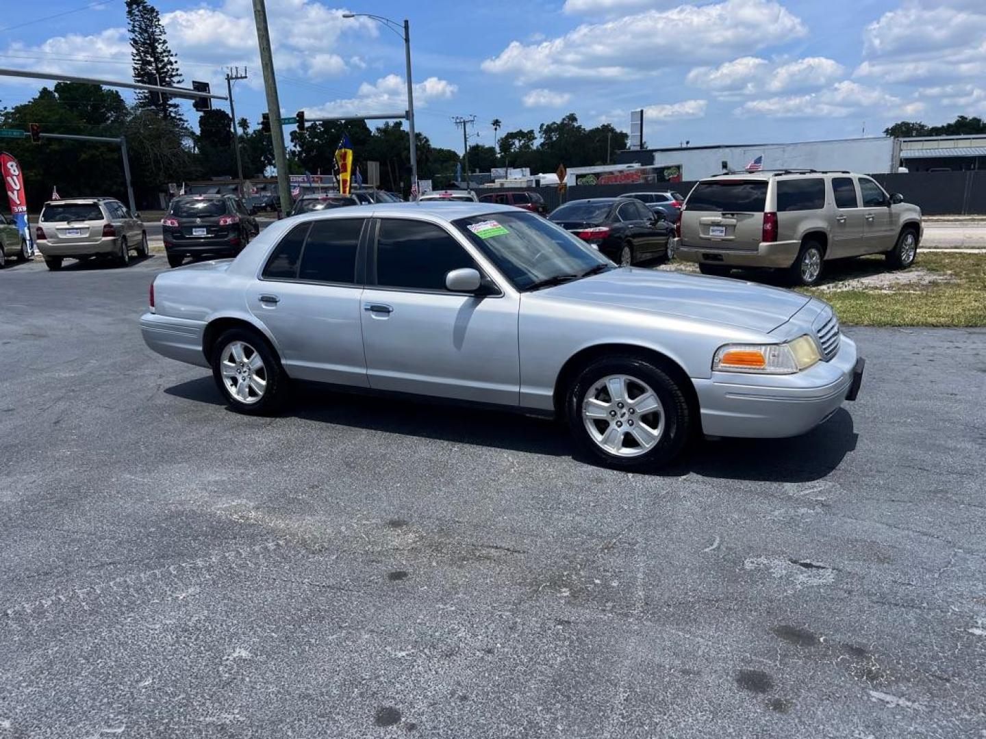 2003 SILVER FORD CROWN VICTORIA LX (2FAFP74W43X) with an 4.6L engine, Automatic transmission, located at 2929 9th St. West, Bradenton, 34205, (941) 242-2810, 27.473591, -82.570679 - Photo#1