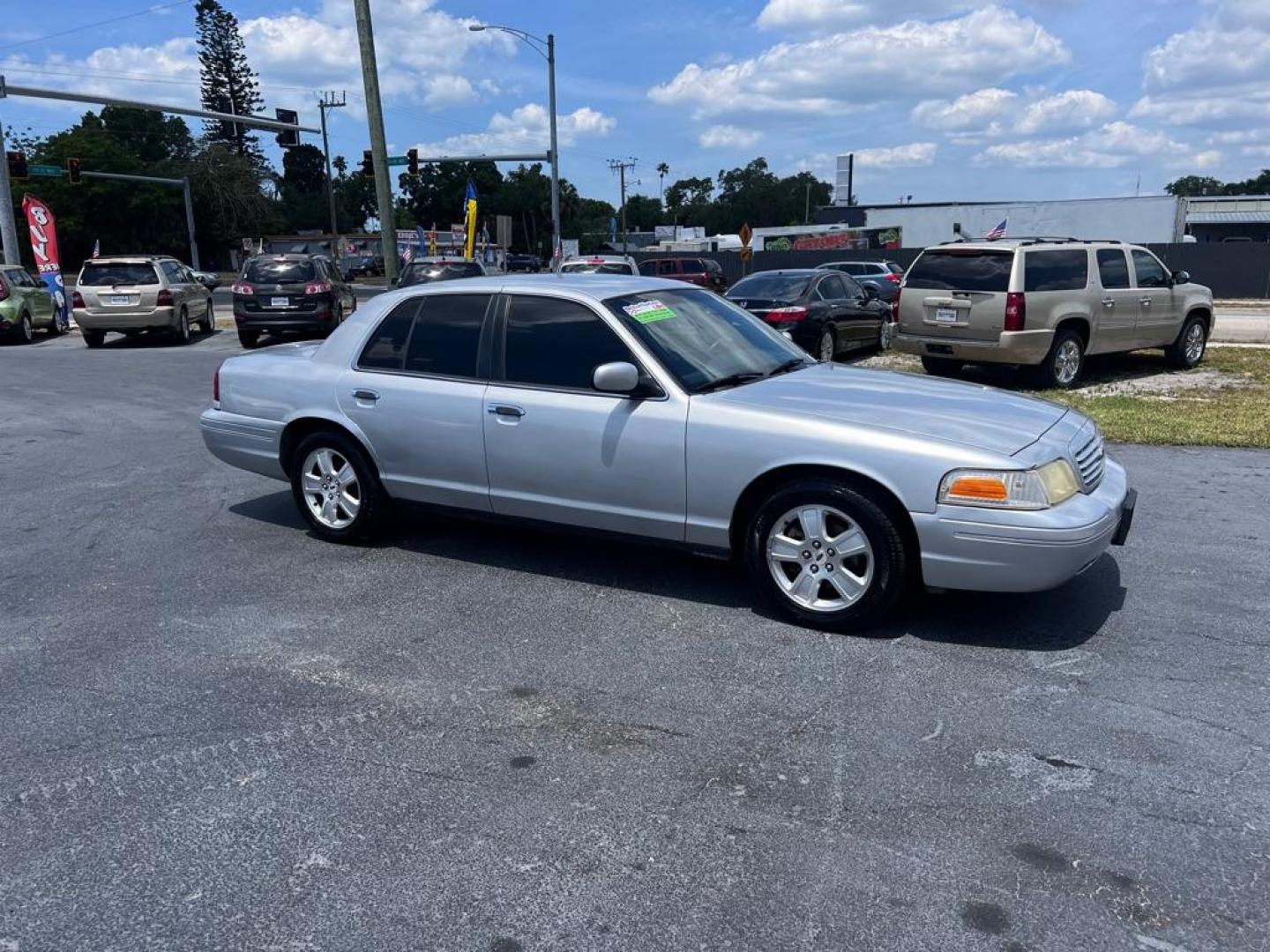 2003 SILVER FORD CROWN VICTORIA LX (2FAFP74W43X) with an 4.6L engine, Automatic transmission, located at 2929 9th St. West, Bradenton, 34205, (941) 242-2810, 27.473591, -82.570679 - Photo#2