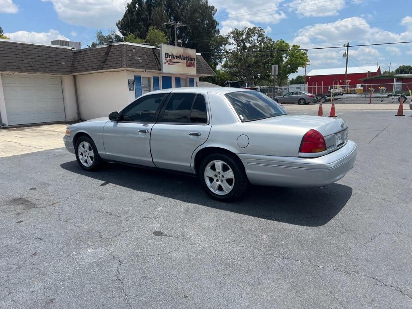 2003 SILVER FORD CROWN VICTORIA LX (2FAFP74W43X) with an 4.6L engine, Automatic transmission, located at 2929 9th St. West, Bradenton, 34205, (941) 242-2810, 27.473591, -82.570679 - Photo#5