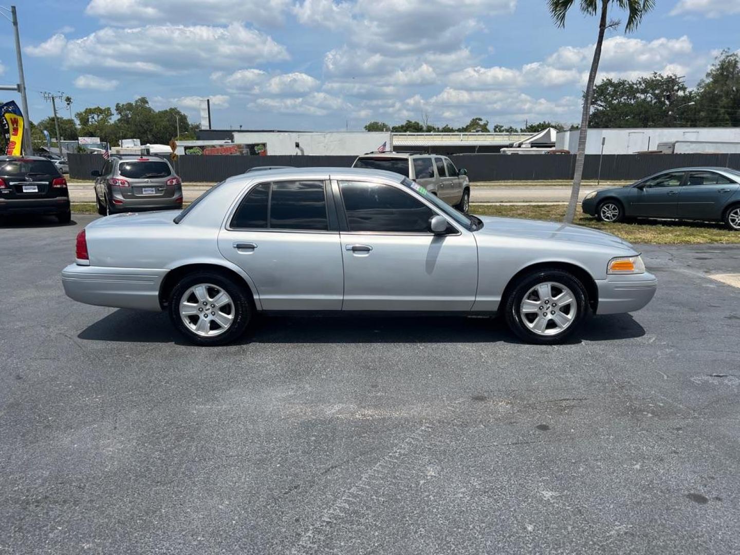 2003 SILVER FORD CROWN VICTORIA LX (2FAFP74W43X) with an 4.6L engine, Automatic transmission, located at 2929 9th St. West, Bradenton, 34205, (941) 242-2810, 27.473591, -82.570679 - Photo#8