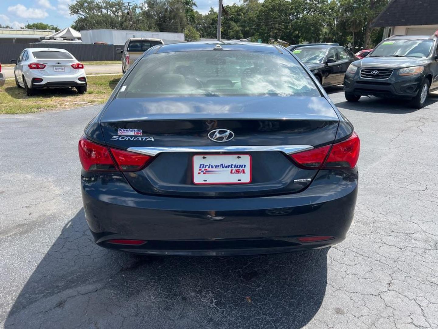 2013 BLUE HYUNDAI SONATA SE (5NPEC4ACXDH) with an 2.4L engine, Automatic transmission, located at 2929 9th St. West, Bradenton, 34205, (941) 242-2810, 27.473591, -82.570679 - Photo#6