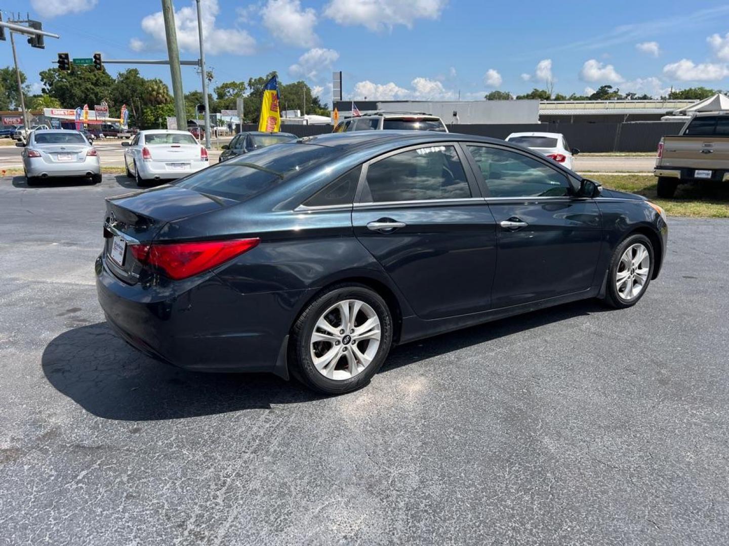 2013 BLUE HYUNDAI SONATA SE (5NPEC4ACXDH) with an 2.4L engine, Automatic transmission, located at 2929 9th St. West, Bradenton, 34205, (941) 242-2810, 27.473591, -82.570679 - Photo#7