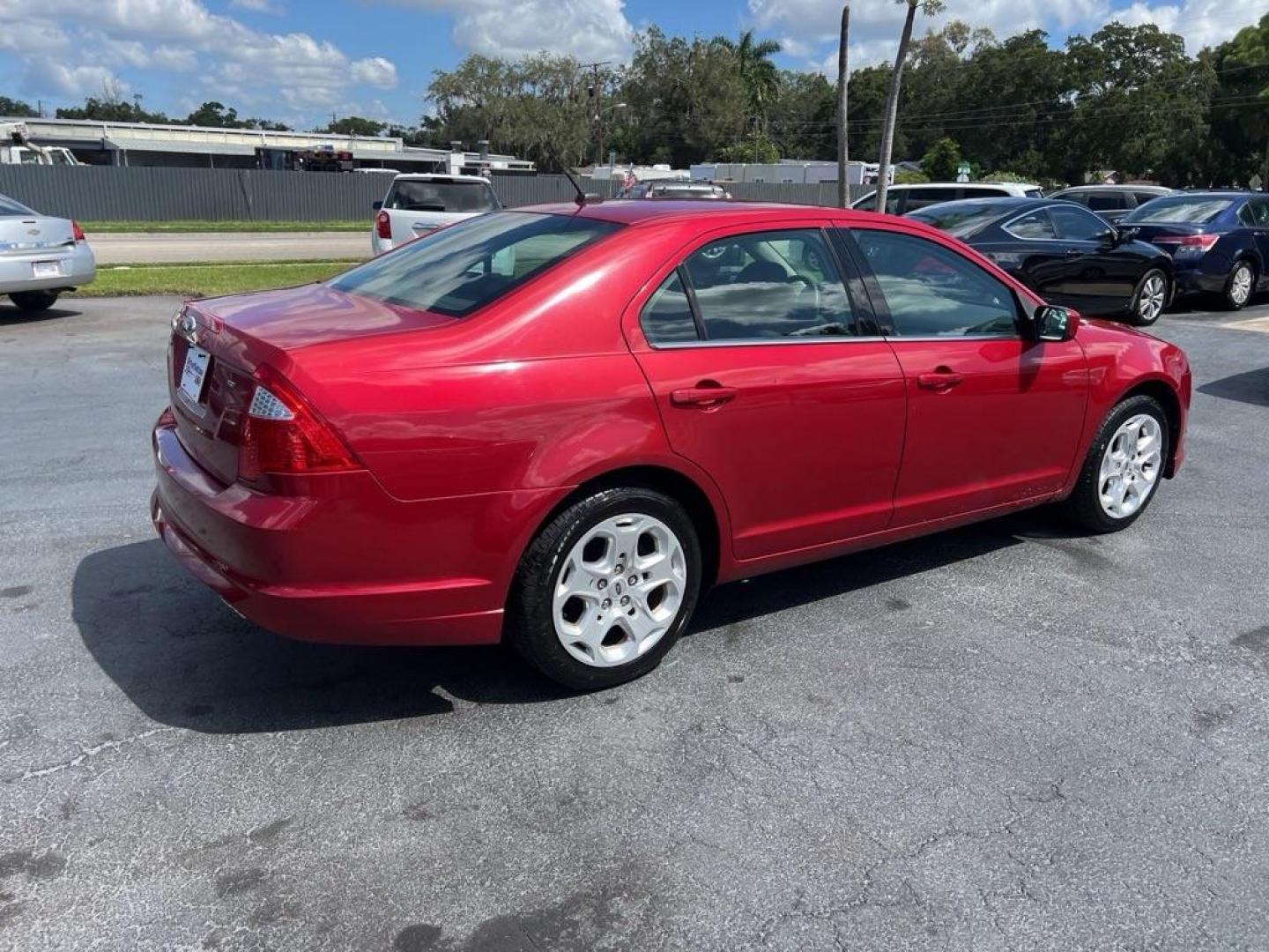 2010 RED FORD FUSION SE (3FAHP0HAXAR) with an 2.5L engine, Automatic transmission, located at 2929 9th St. West, Bradenton, 34205, (941) 242-2810, 27.473591, -82.570679 - Photo#10