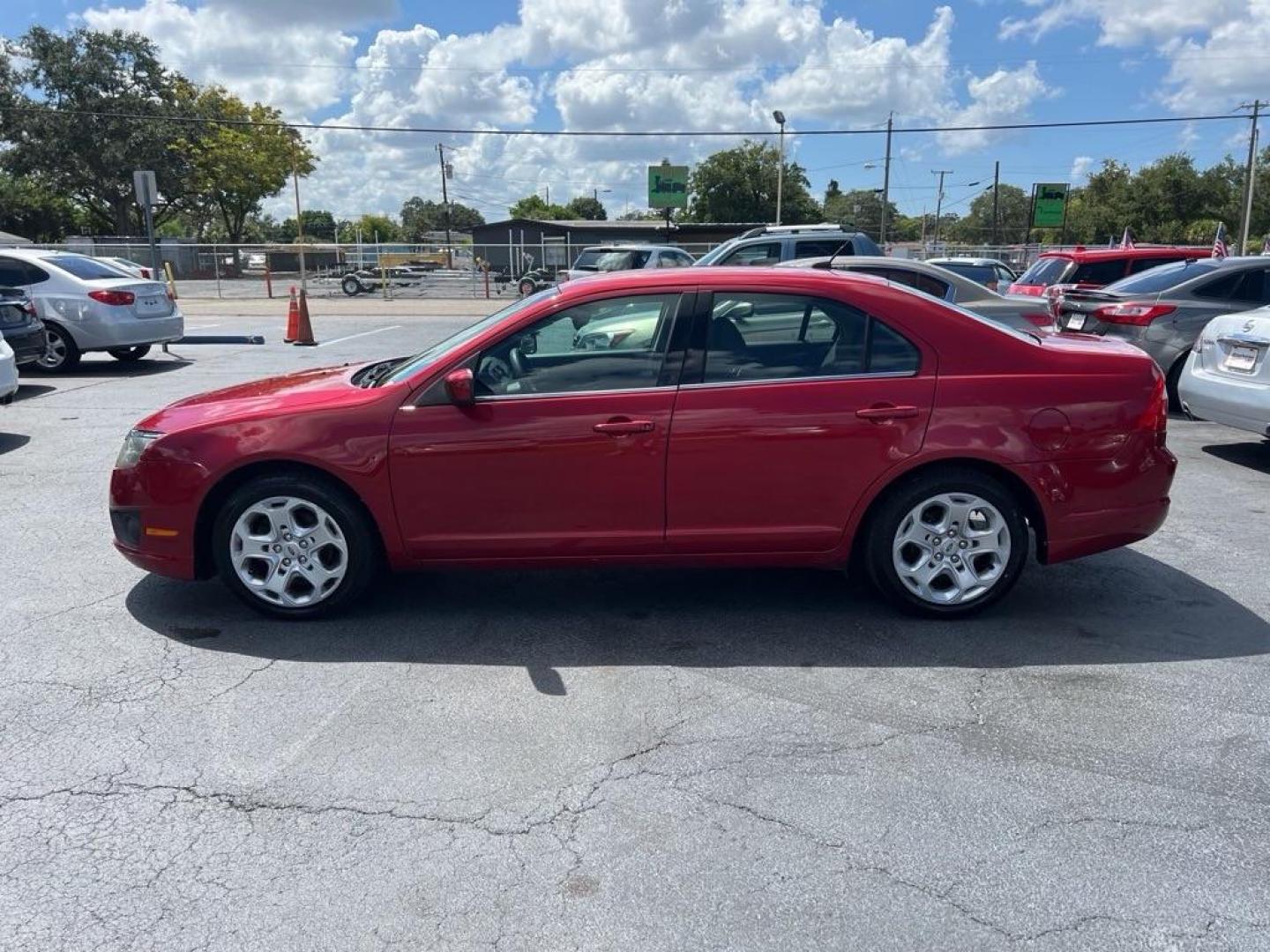 2010 RED FORD FUSION SE (3FAHP0HAXAR) with an 2.5L engine, Automatic transmission, located at 2929 9th St. West, Bradenton, 34205, (941) 242-2810, 27.473591, -82.570679 - Photo#4