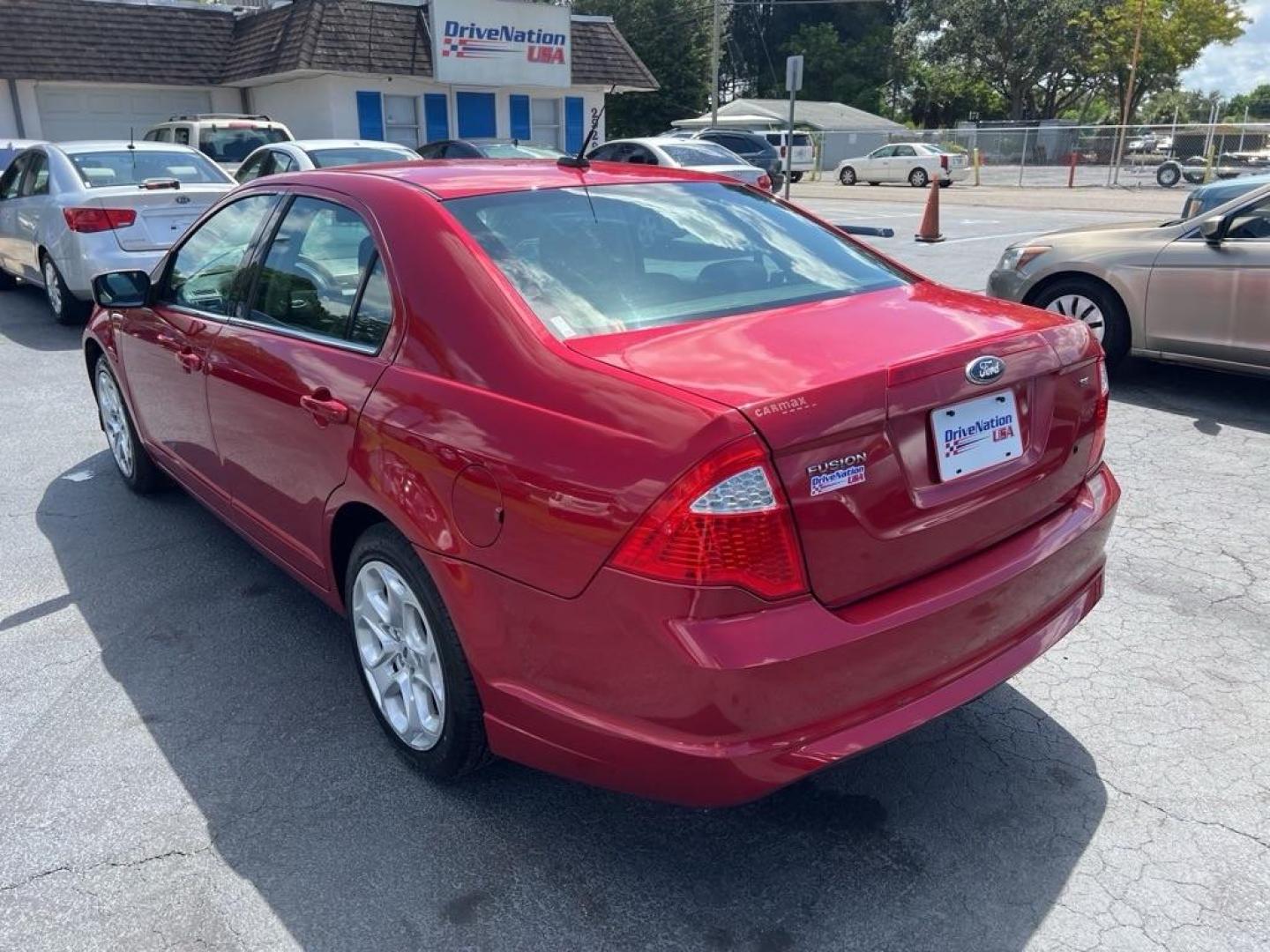 2010 RED FORD FUSION SE (3FAHP0HAXAR) with an 2.5L engine, Automatic transmission, located at 2929 9th St. West, Bradenton, 34205, (941) 242-2810, 27.473591, -82.570679 - Photo#5