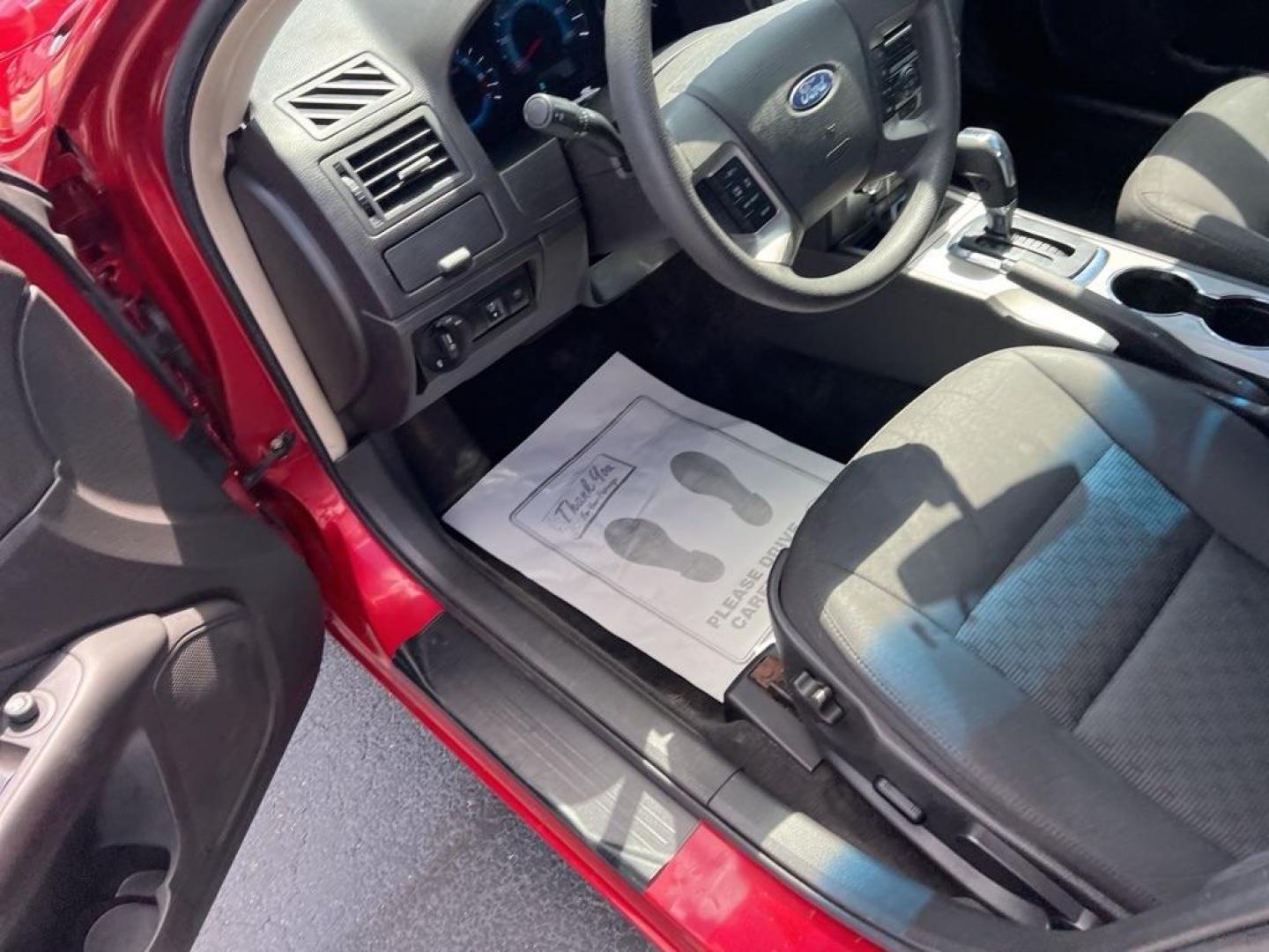 2010 RED FORD FUSION SE (3FAHP0HAXAR) with an 2.5L engine, Automatic transmission, located at 2929 9th St. West, Bradenton, 34205, (941) 242-2810, 27.473591, -82.570679 - Photo#8