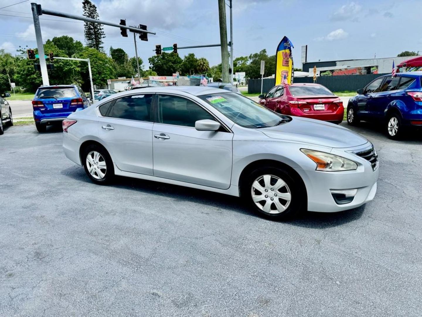 2014 SILVER NISSAN ALTIMA 2.5 (1N4AL3AP4EN) with an 2.5L engine, Continuously Variable transmission, located at 2929 9th St. West, Bradenton, 34205, (941) 242-2810, 27.473591, -82.570679 - Photo#0