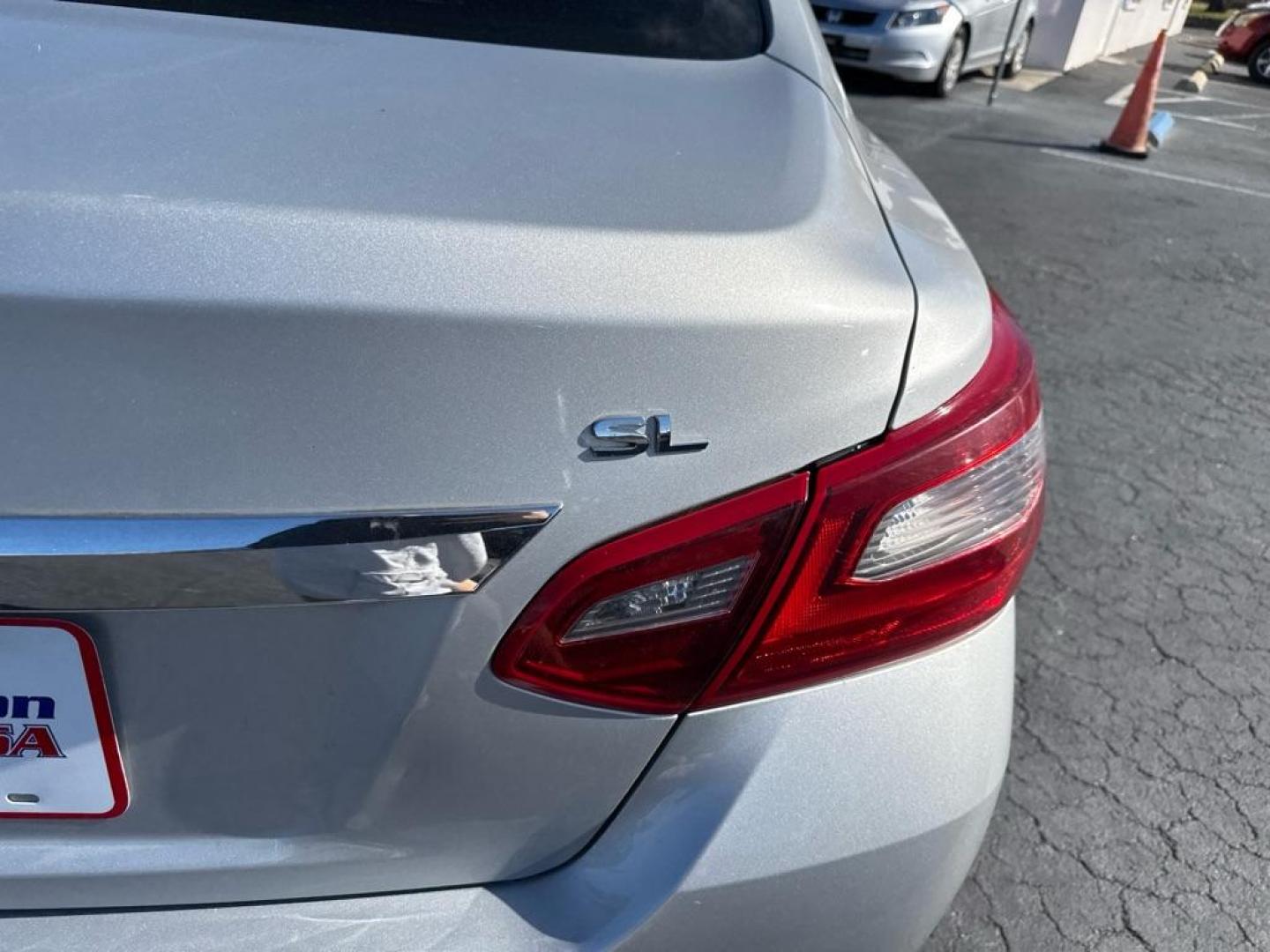 2014 SILVER NISSAN ALTIMA 2.5 (1N4AL3AP4EN) with an 2.5L engine, Continuously Variable transmission, located at 2929 9th St. West, Bradenton, 34205, (941) 242-2810, 27.473591, -82.570679 - Photo#8