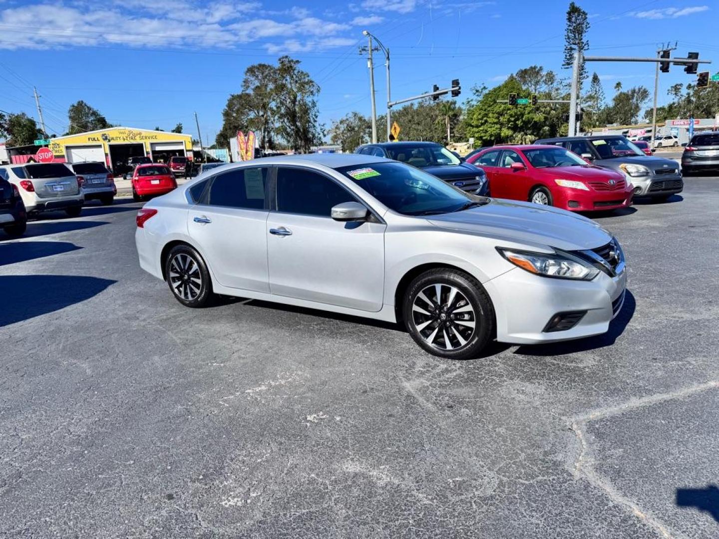 2014 SILVER NISSAN ALTIMA 2.5 (1N4AL3AP4EN) with an 2.5L engine, Continuously Variable transmission, located at 2929 9th St. West, Bradenton, 34205, (941) 242-2810, 27.473591, -82.570679 - Photo#2